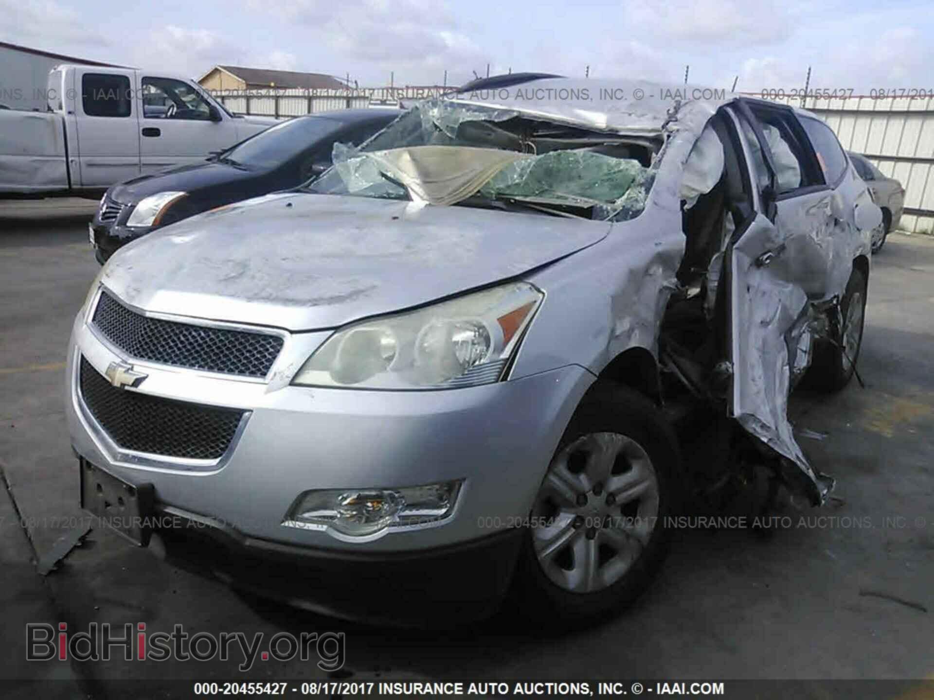 2011 Chevrolet Traverse - VIN: 1GNKRFED2BJ178929 - Фото 2