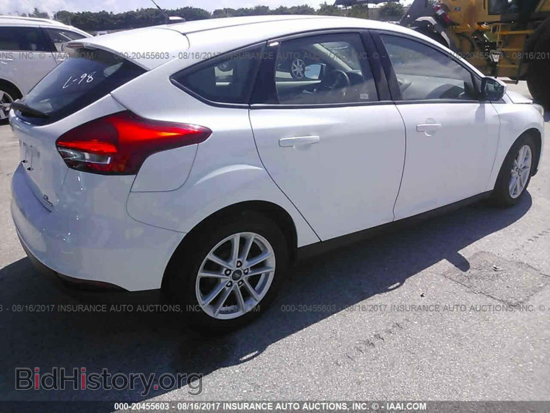2016 Ford Focus - VIN: 1FADP3K22GL290088 - Photo 4