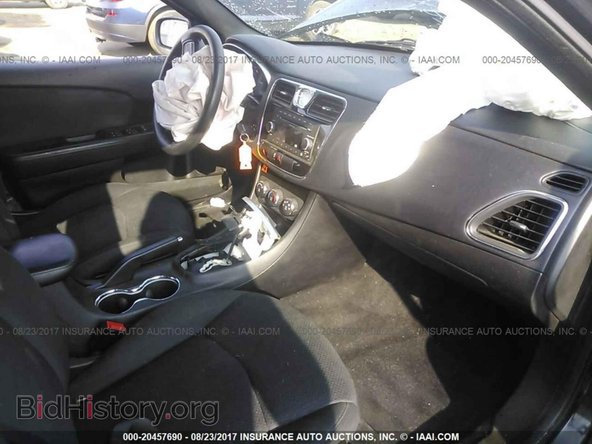 2011 Chrysler 200 - VIN: 1C3BC4FB5BN593218 - Photo 5