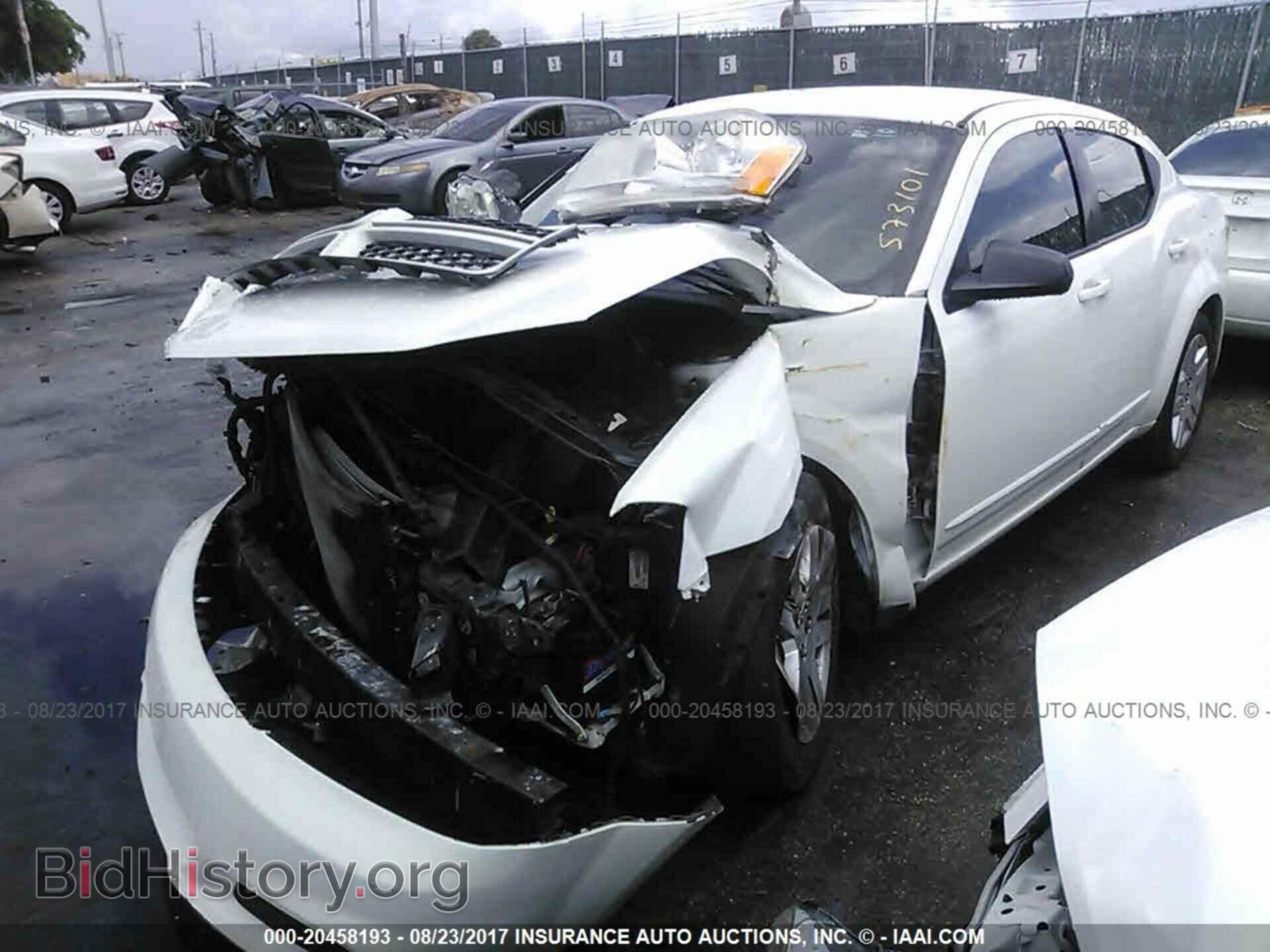 2011 Dodge Avenger - VIN: 1B3BD4FB2BN573101 - Фото 2
