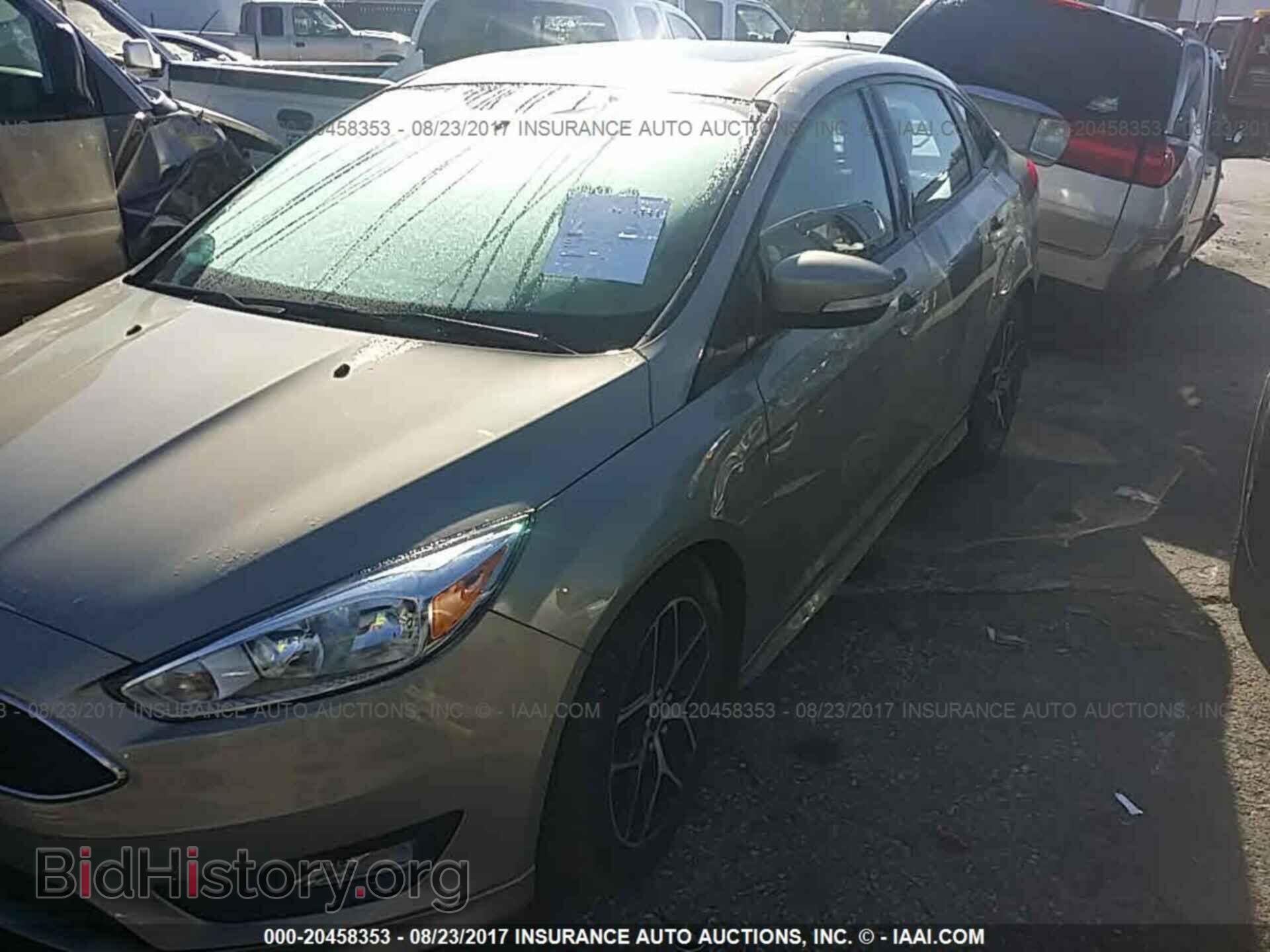 2015 Ford Focus - VIN: 1FADP3F29FL261311 - Фото 2