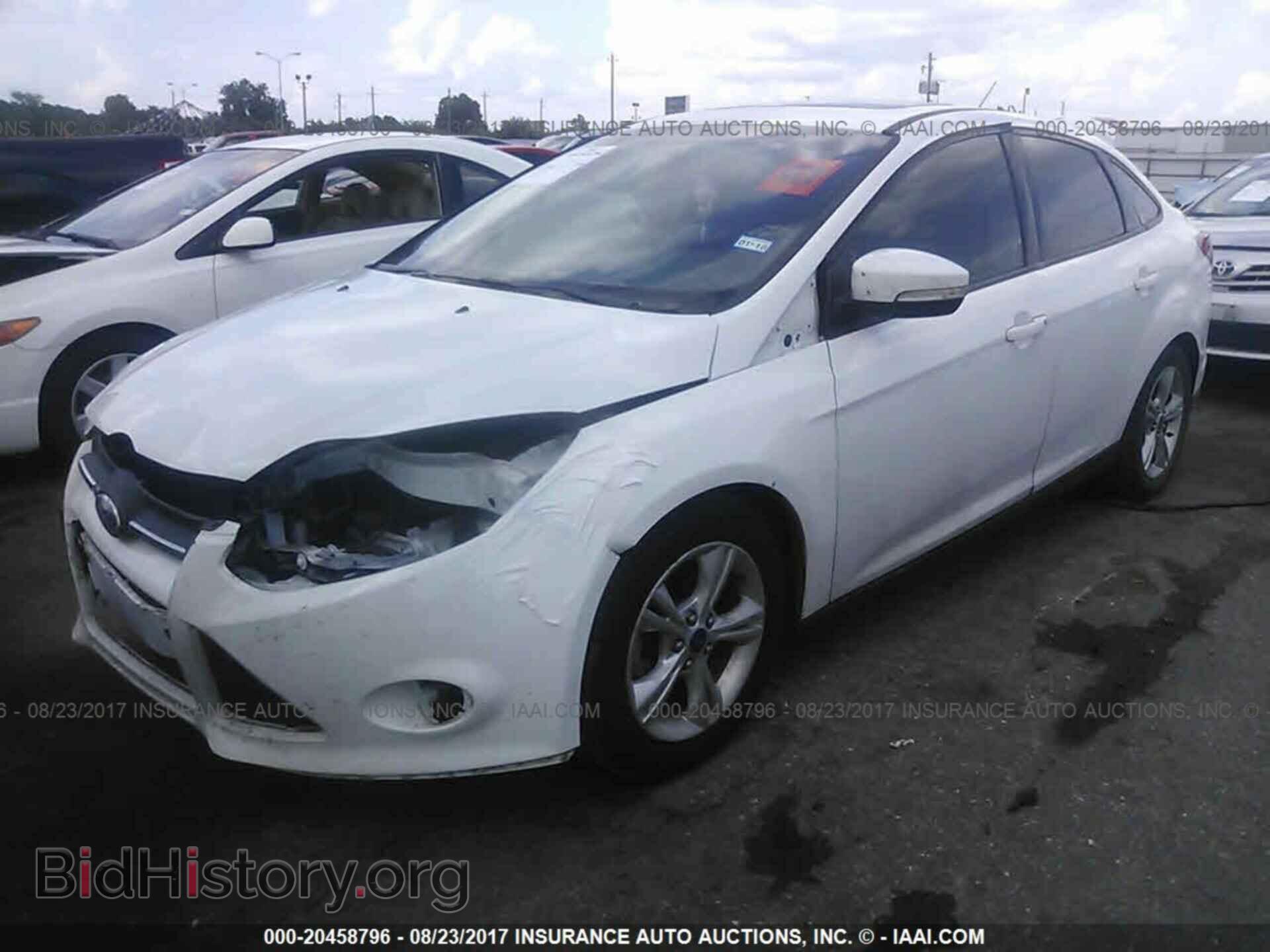 2014 Ford Focus - VIN: 1FADP3F27EL318040 - Photo 2