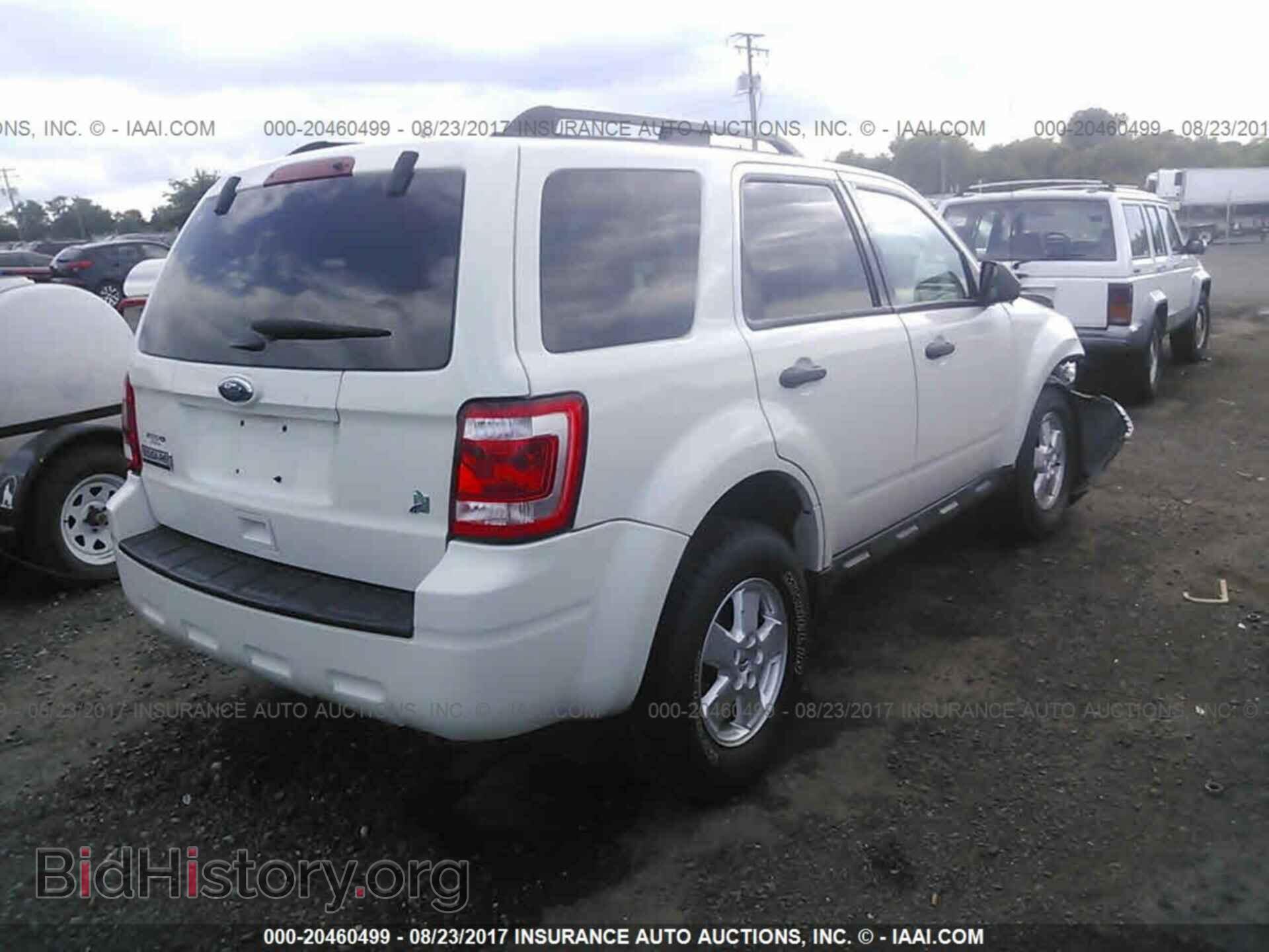 2011 Ford Escape - VIN: 1FMCU0DG2BKC02611 - Фото 4