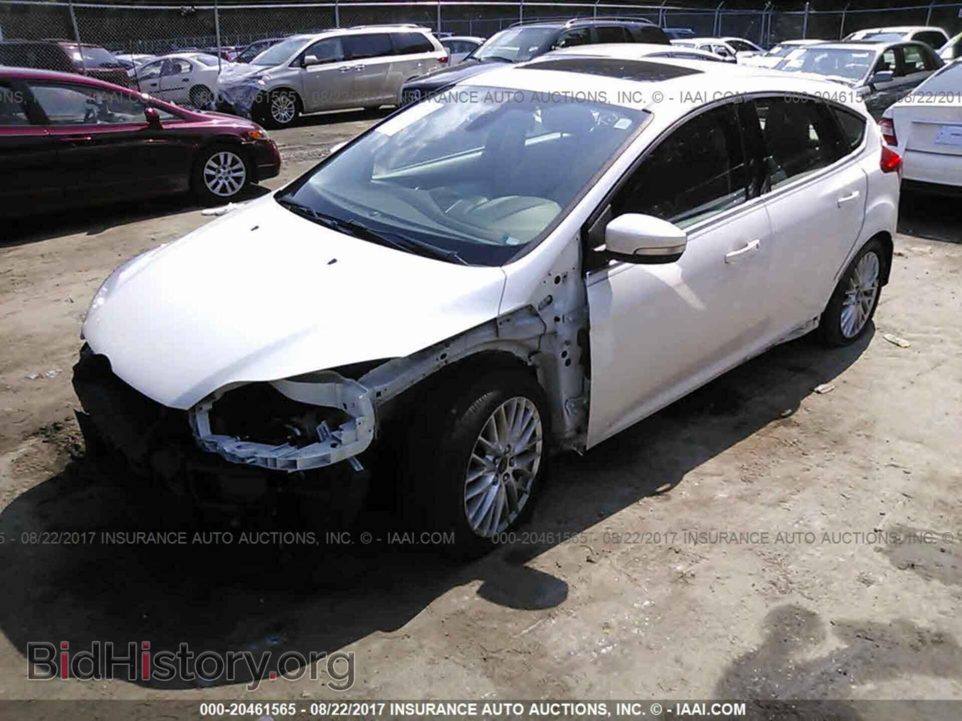 2012 Ford Focus - VIN: 1FAHP3M27CL420424 - Photo 2