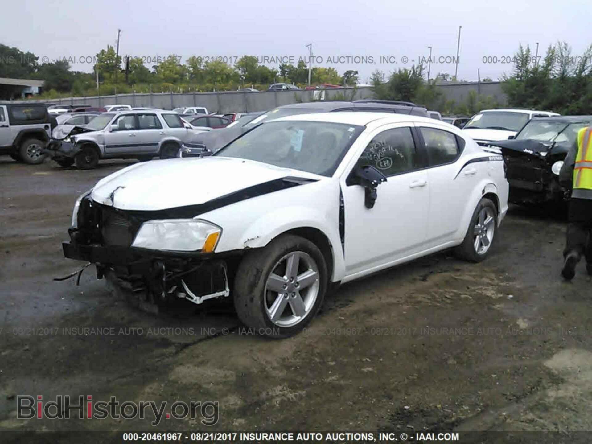 2011 Dodge Avenger - VIN: 1B3BD1FB4BN577231 - Photo 2