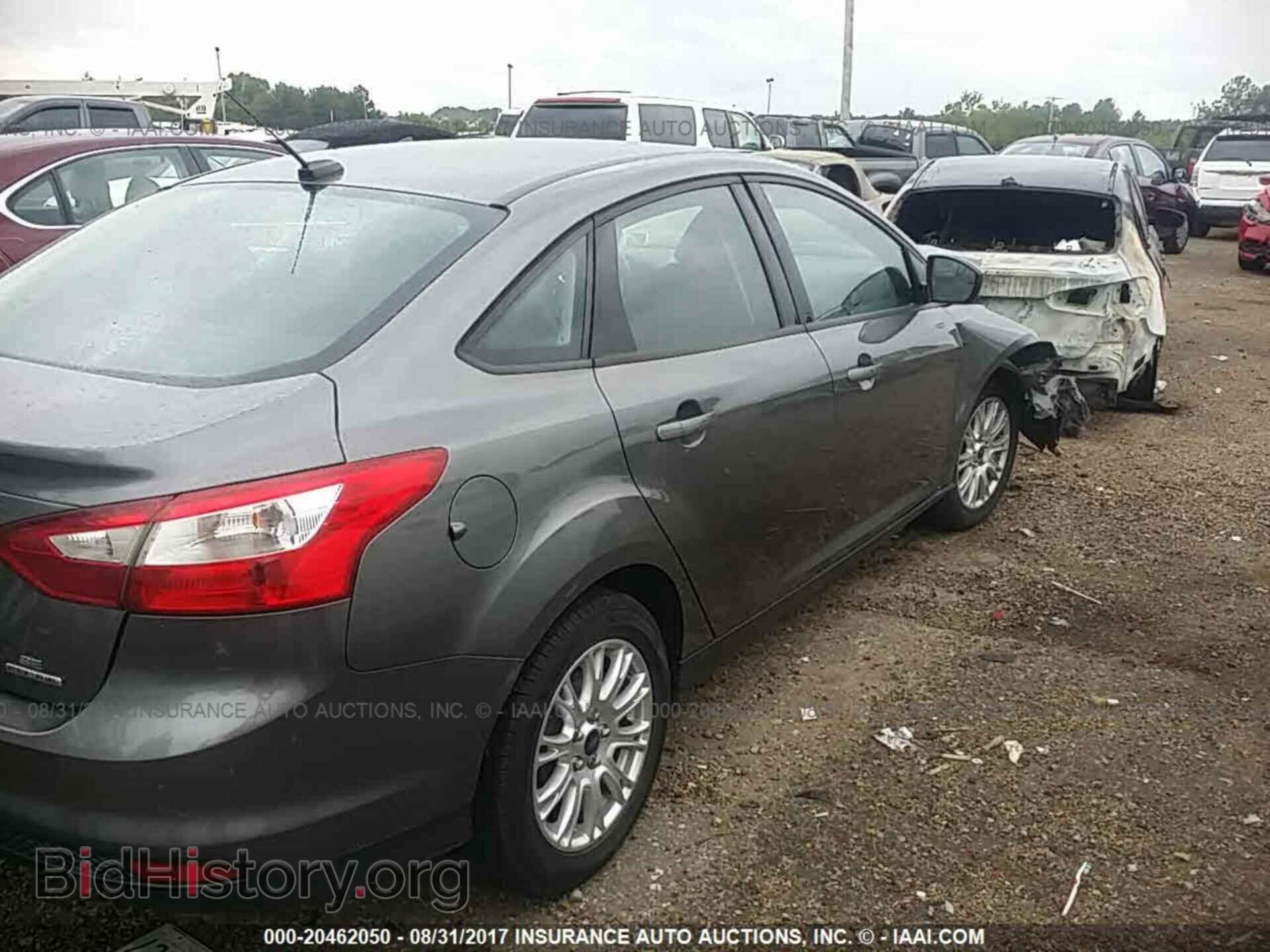 2012 Ford Focus - VIN: 1FAHP3F2XCL395340 - Photo 4