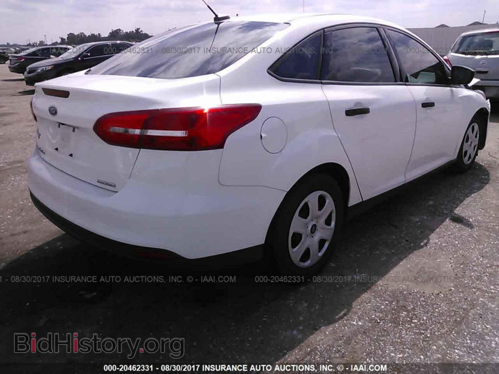 2016 Ford Focus - VIN: 1FADP3E21GL261404 - Photo 4