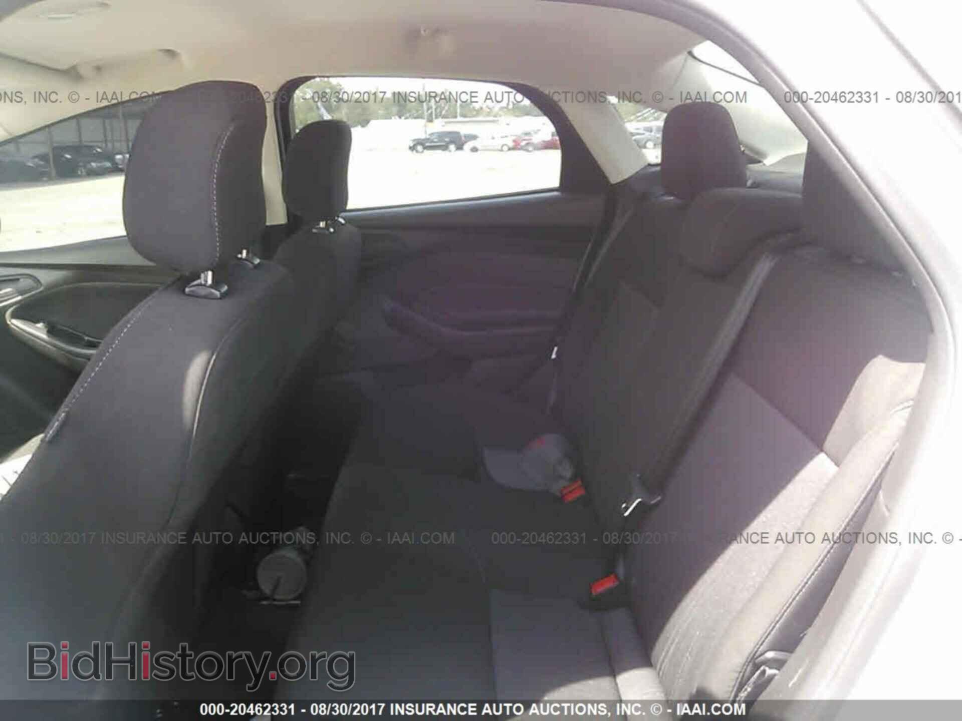 2016 Ford Focus - VIN: 1FADP3E21GL261404 - Photo 8