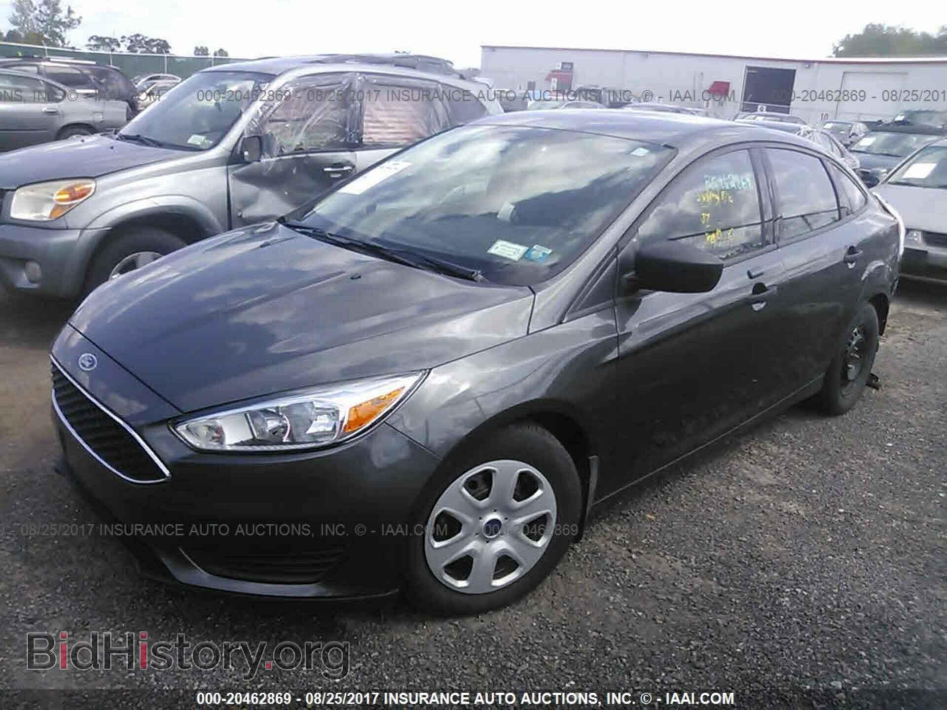 2016 Ford Focus - VIN: 1FADP3E21GL274752 - Photo 2