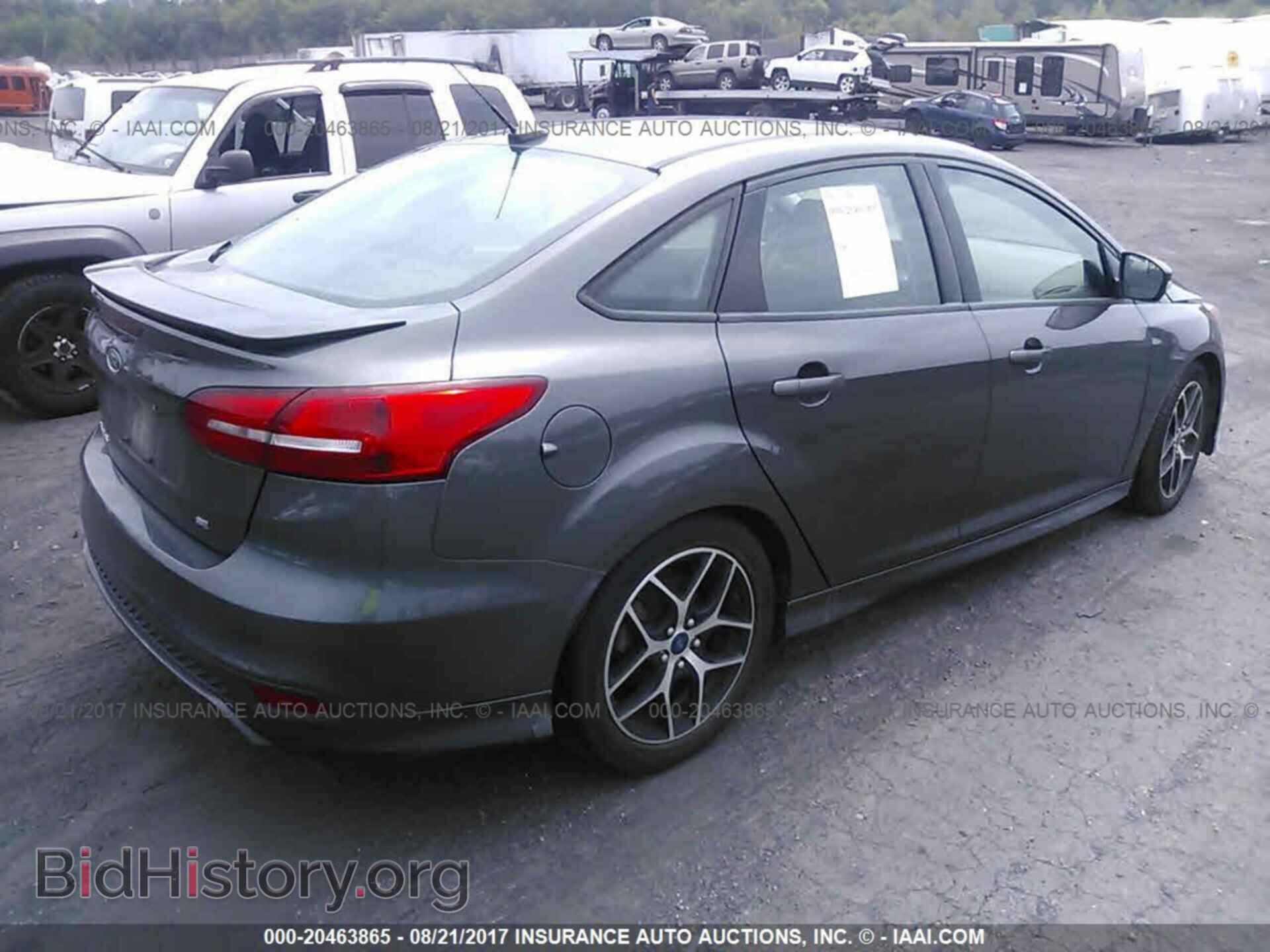 2015 Ford Focus - VIN: 1FADP3F20FL372216 - Photo 4