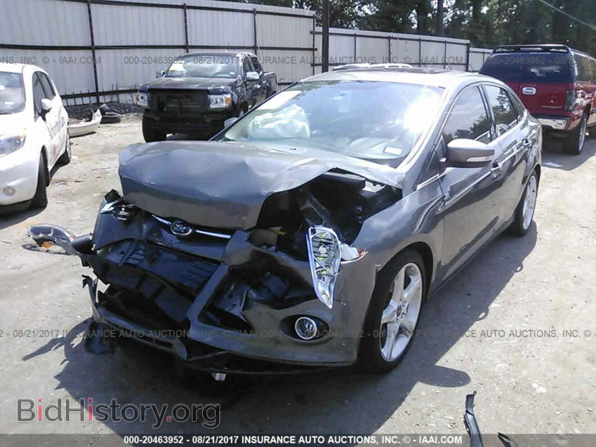 2014 Ford Focus - VIN: 1FADP3J20EL406080 - Photo 2