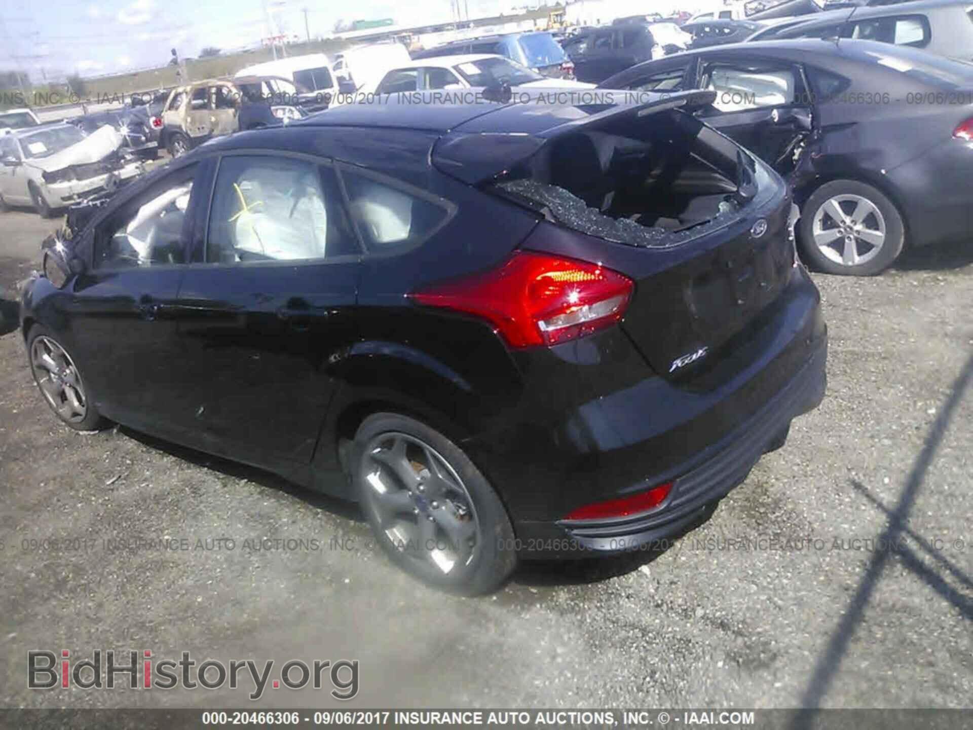 2017 Ford Focus - VIN: 1FADP3L9XHL260298 - Photo 3
