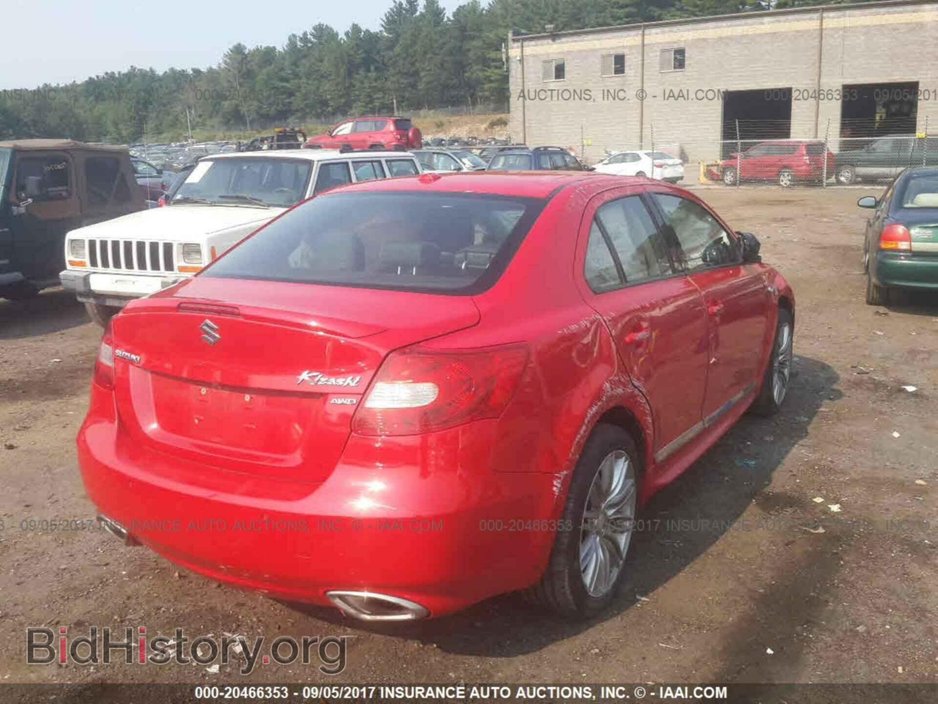 2011 Suzuki Kizashi - VIN: JS2RF9A81B6110527 - Photo 4
