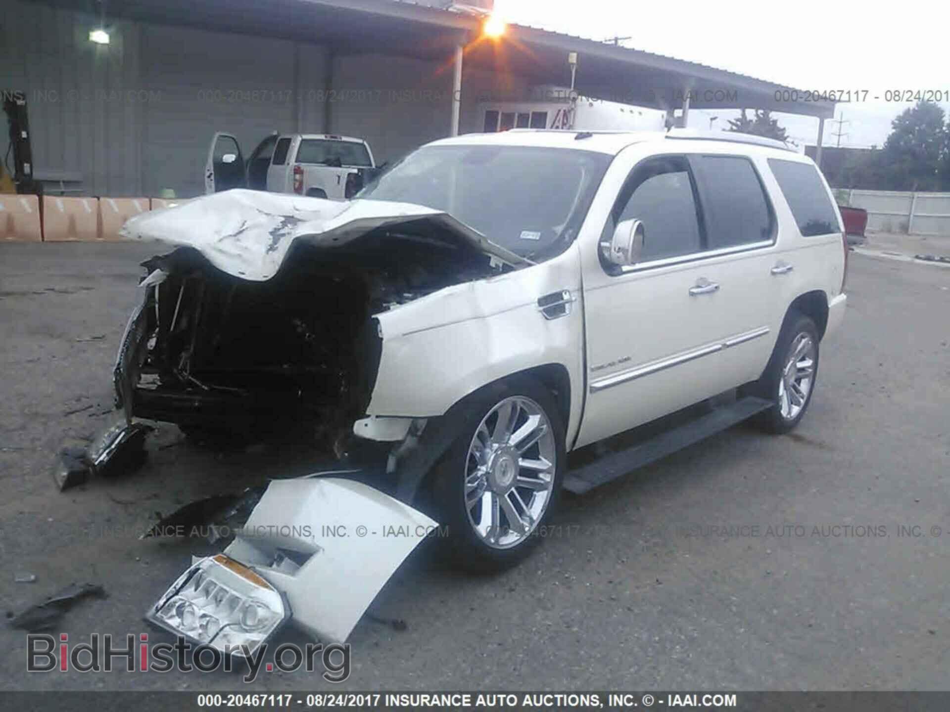 2011 Cadillac Escalade - VIN: 1GYS3DEF2BR162192 - Фото 2