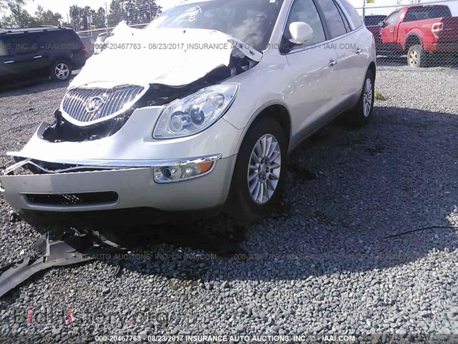 2012 Buick Enclave - VIN: 5GAKRCED3CJ364909 - Фото 2
