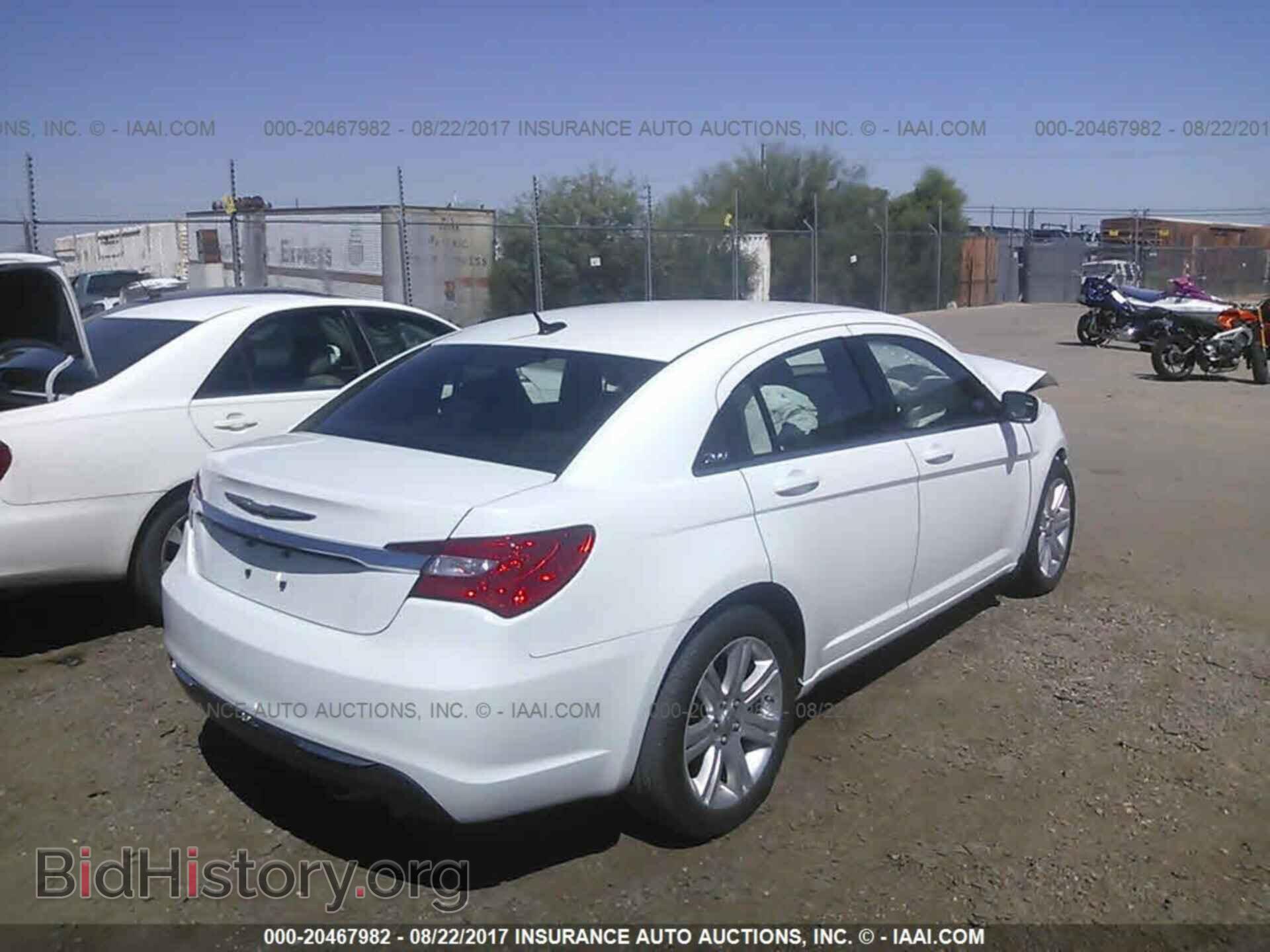 2013 Chrysler 200 - VIN: 1C3CCBAB8DN669873 - Photo 4