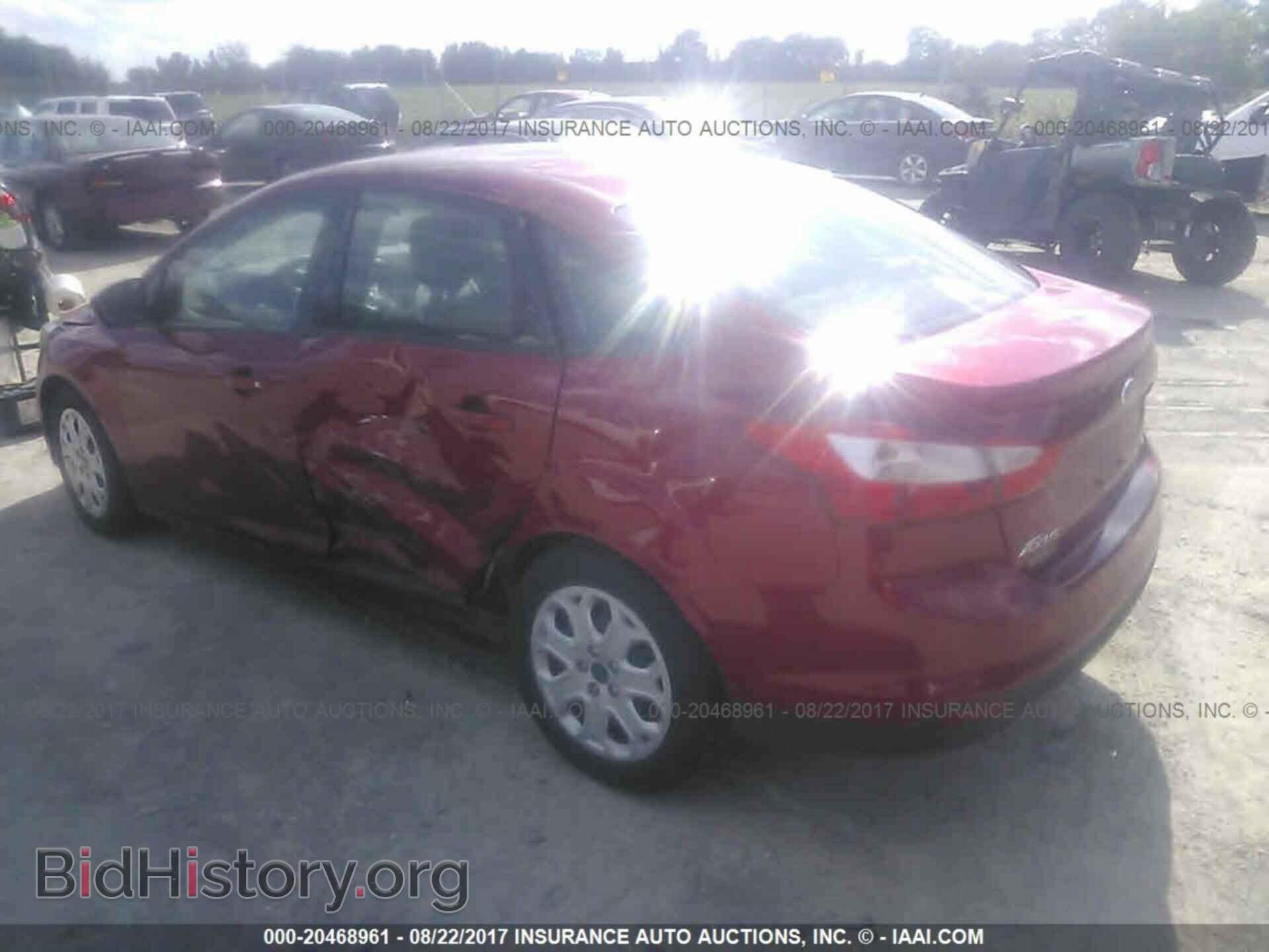 2012 Ford Focus - VIN: 1FAHP3F26CL277494 - Photo 3