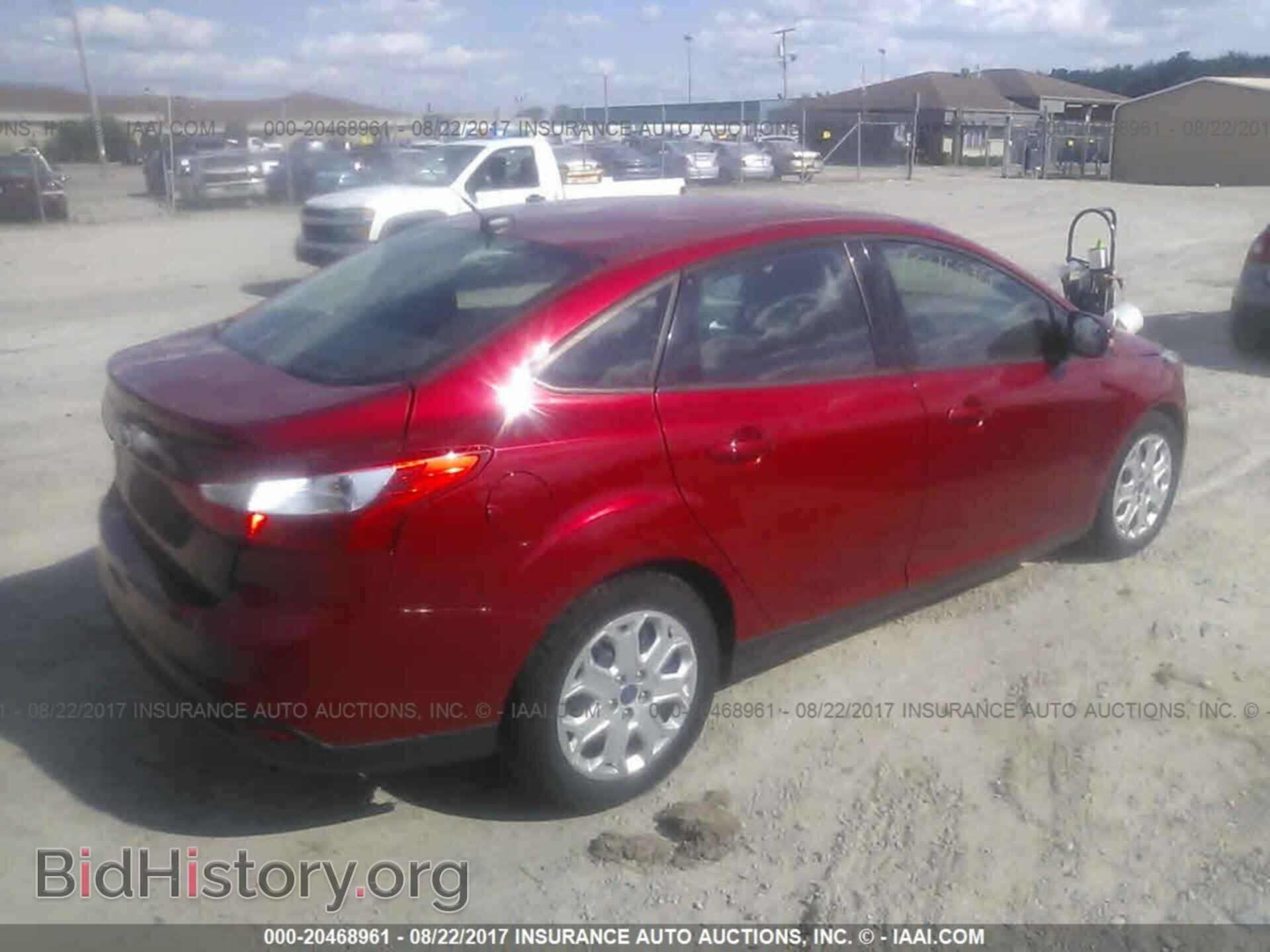 2012 Ford Focus - VIN: 1FAHP3F26CL277494 - Photo 4