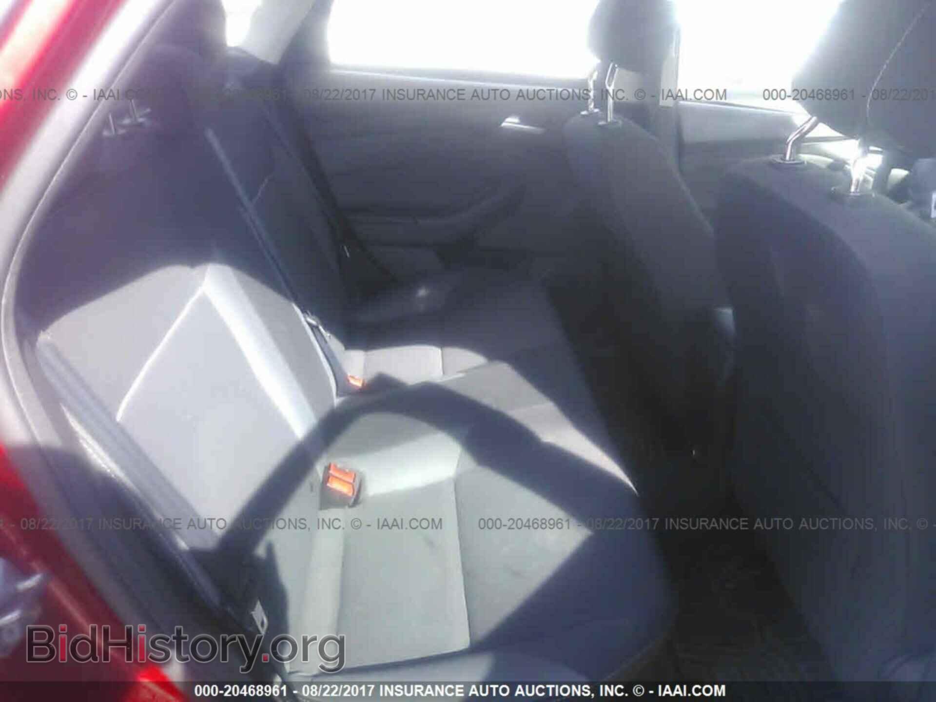2012 Ford Focus - VIN: 1FAHP3F26CL277494 - Photo 8