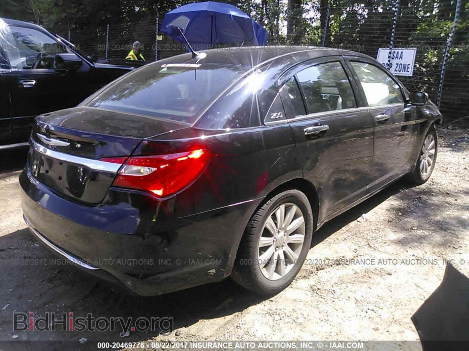 2013 Chrysler 200 - VIN: 1C3CCBCG0DN571025 - Photo 4