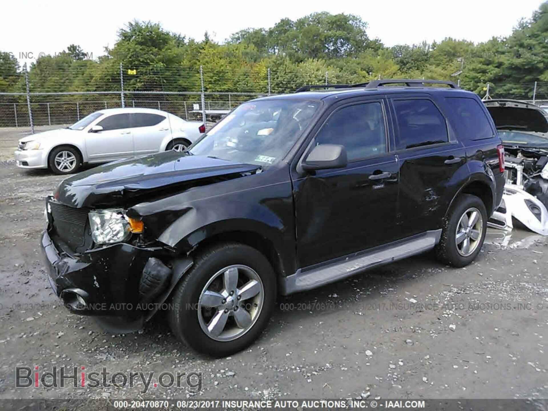 2011 Ford Escape - VIN: 1FMCU0D79BKC01729 - Photo 2