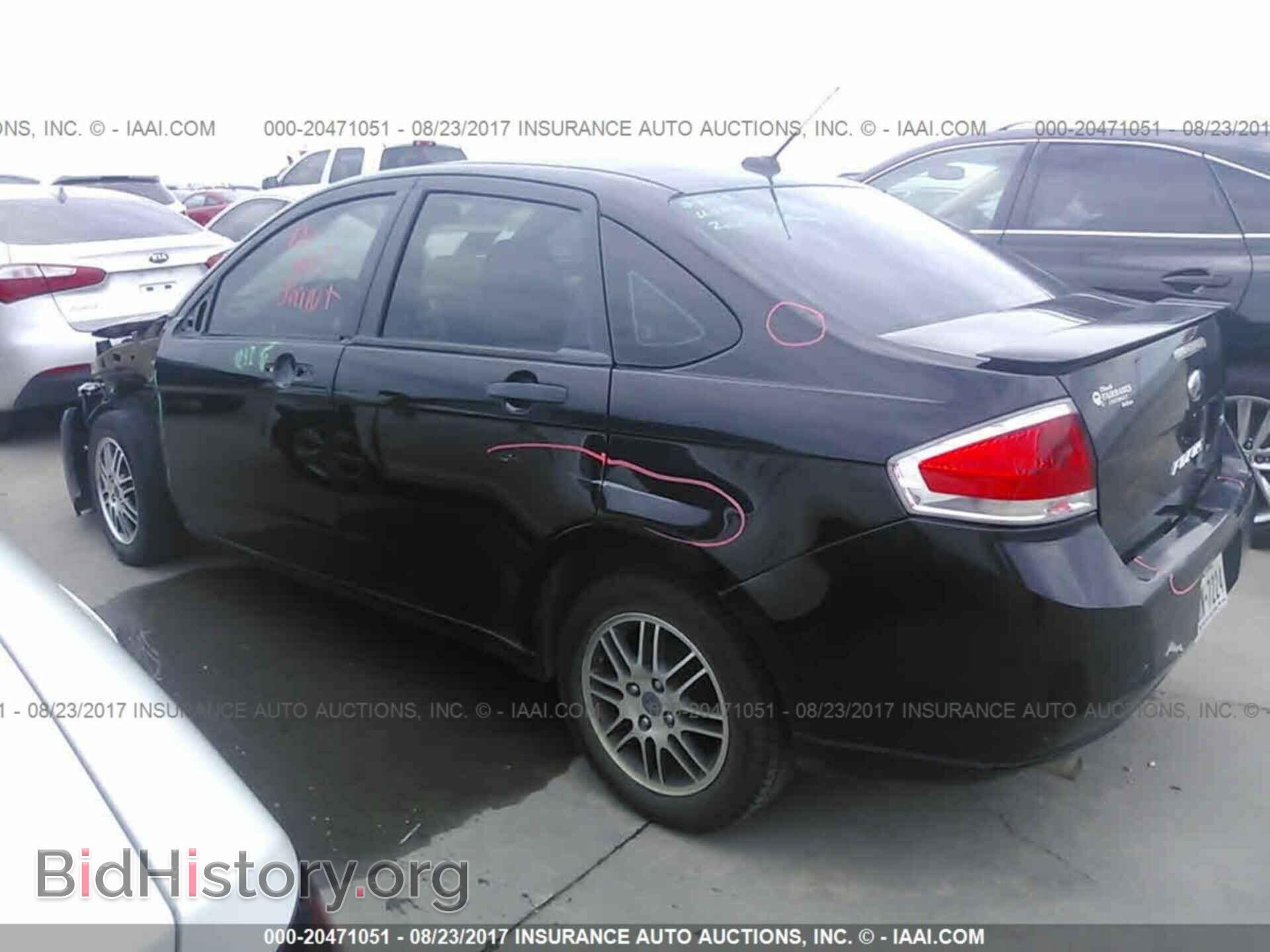 2011 Ford Focus - VIN: 1FAHP3FN5BW202048 - Photo 3
