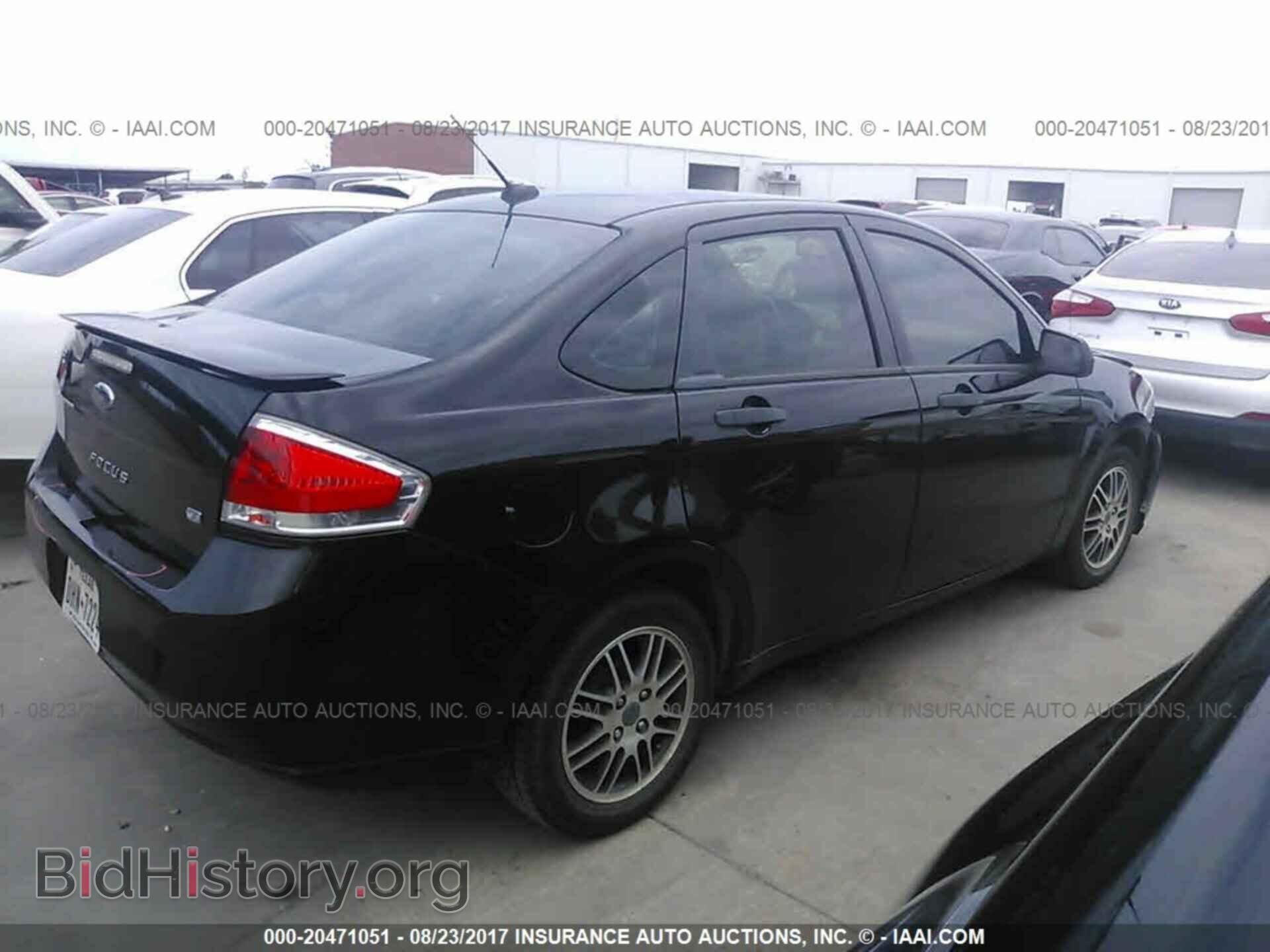 2011 Ford Focus - VIN: 1FAHP3FN5BW202048 - Photo 4