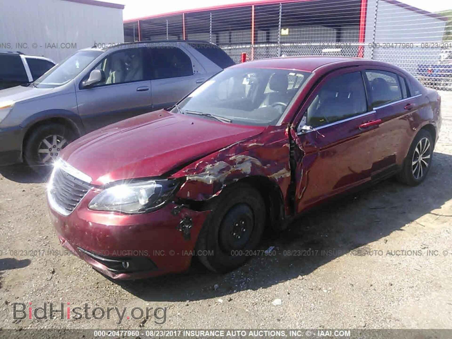 2013 Chrysler 200 - VIN: 1C3CCBCGXDN618805 - Photo 2