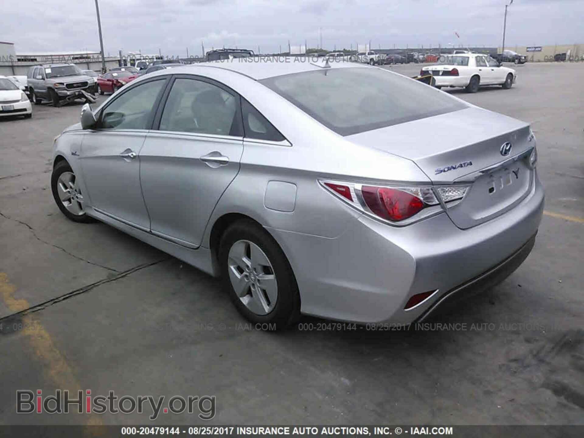 2012 Hyundai Sonata - VIN: KMHEC4A44CA026942 - Photo 3