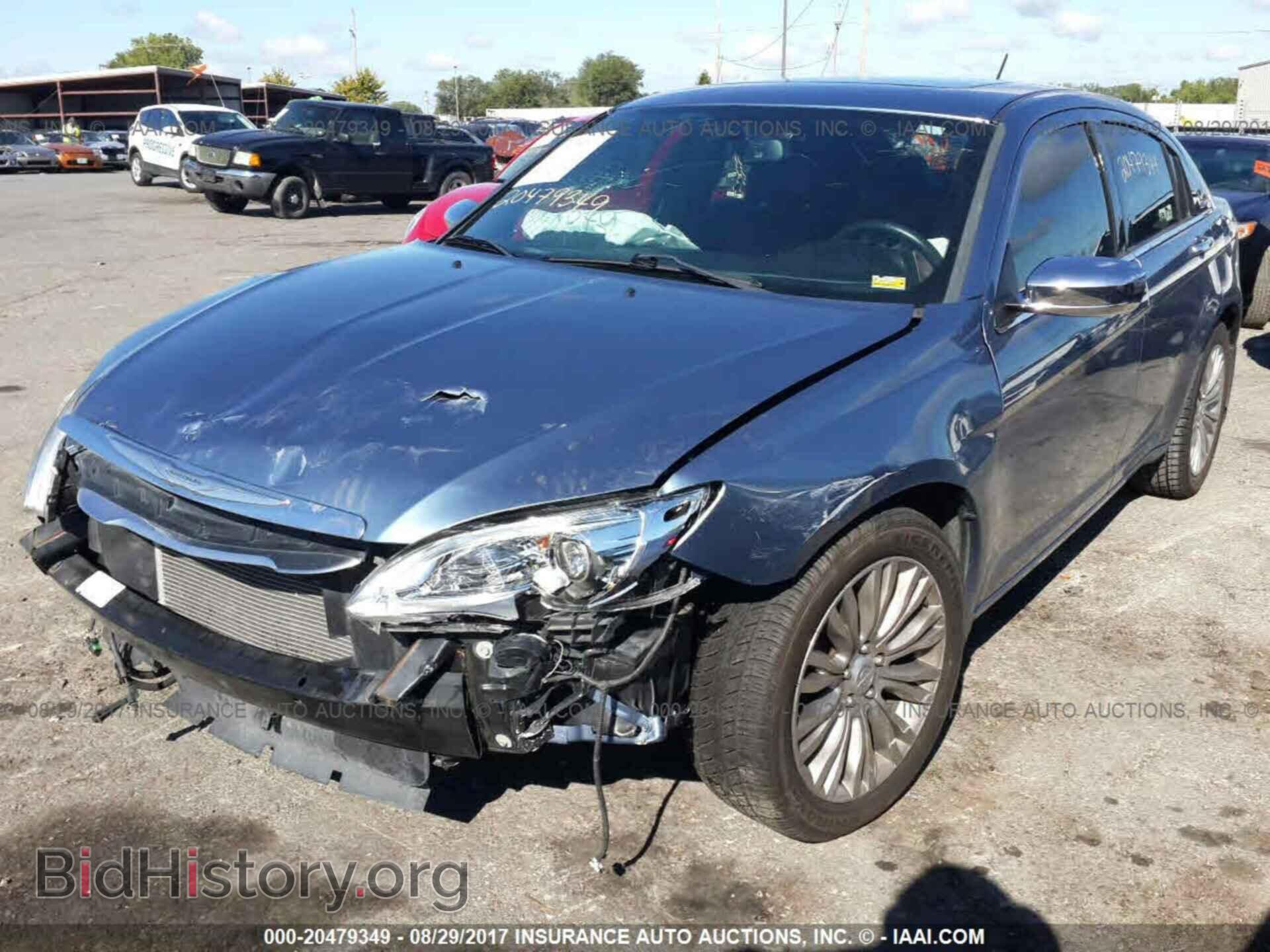 2011 Chrysler 200 - VIN: 1C3BC2FG2BN610606 - Photo 2