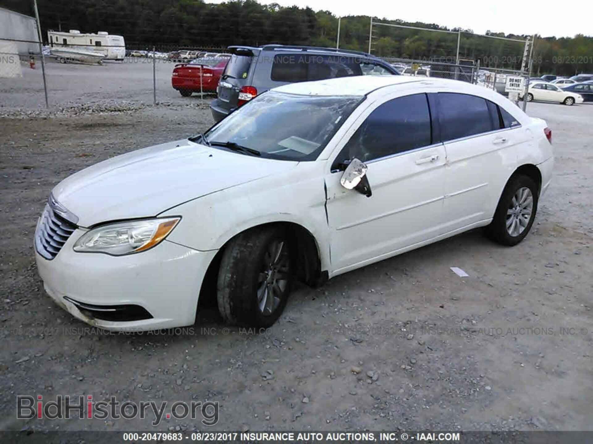 2013 Chrysler 200 - VIN: 1C3CCBBB1DN639614 - Photo 2