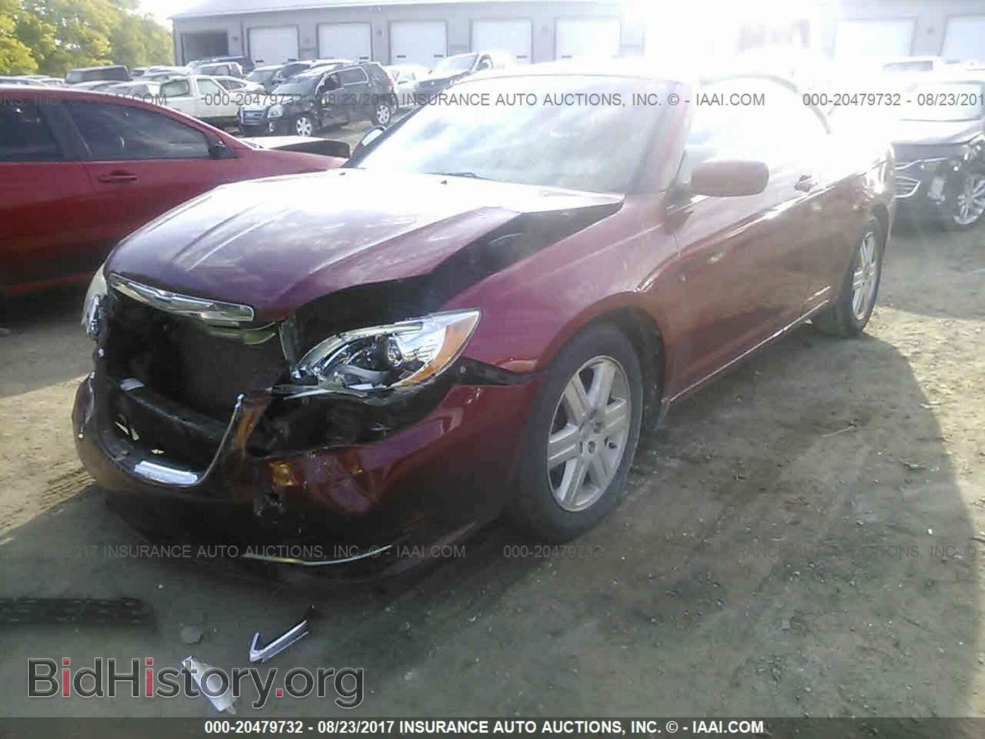 2011 Chrysler 200 - VIN: 1C3BC2EB0BN580138 - Photo 2
