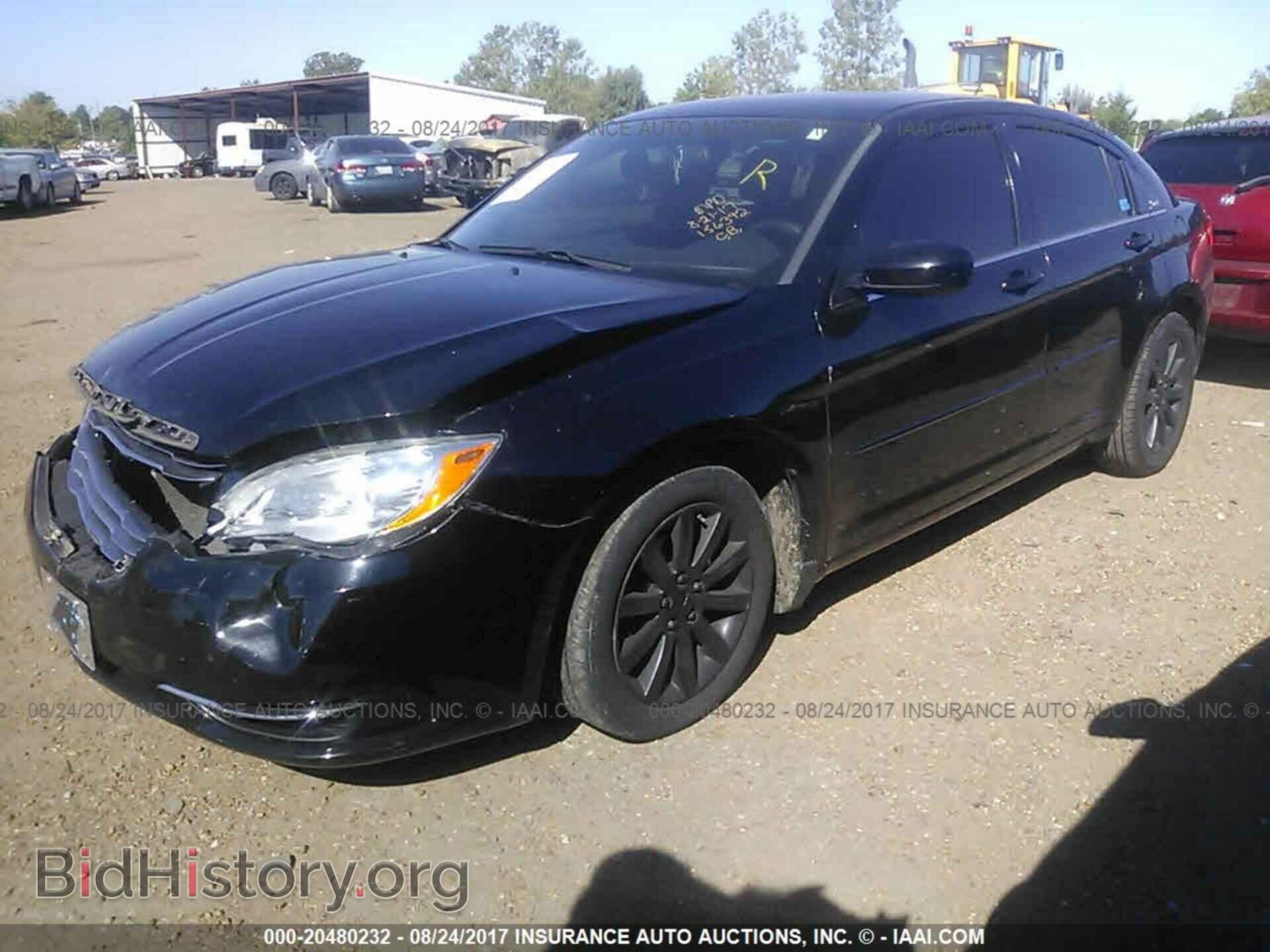 2014 Chrysler 200 - VIN: 1C3CCBBB4EN144681 - Фото 2