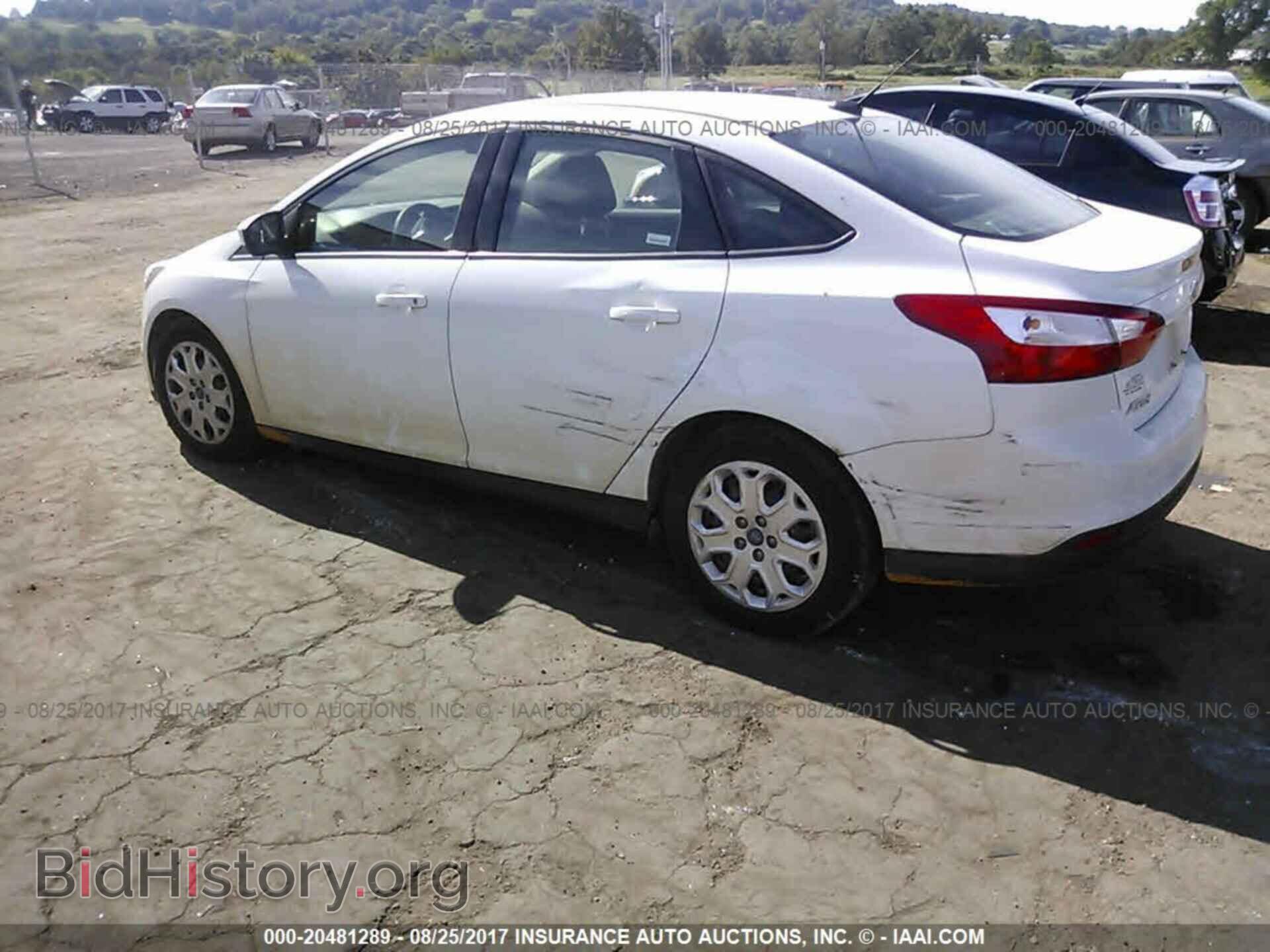 2012 Ford Focus - VIN: 1FAHP3F21CL105941 - Photo 3