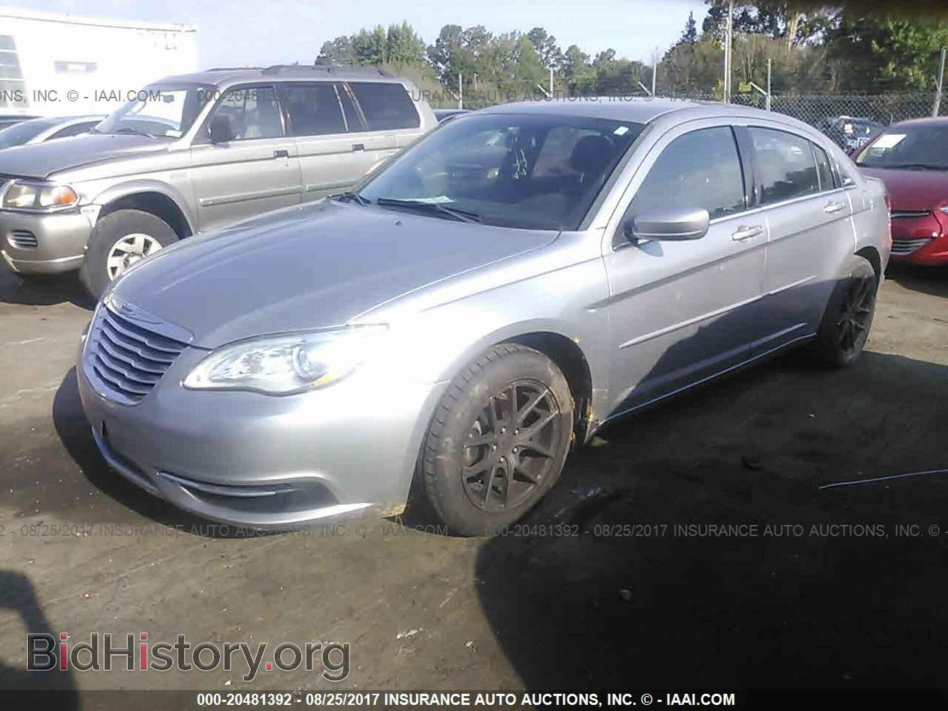 2013 Chrysler 200 - VIN: 1C3CCBBB1DN639631 - Фото 2