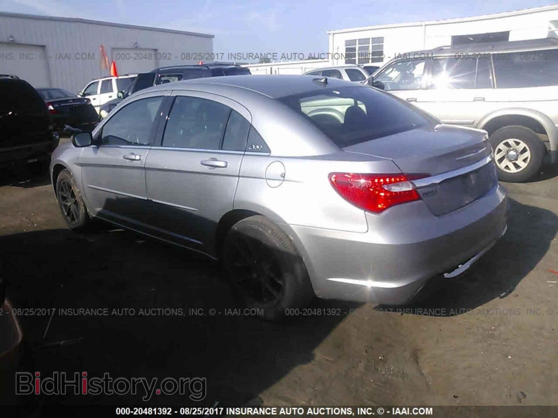 2013 Chrysler 200 - VIN: 1C3CCBBB1DN639631 - Фото 3