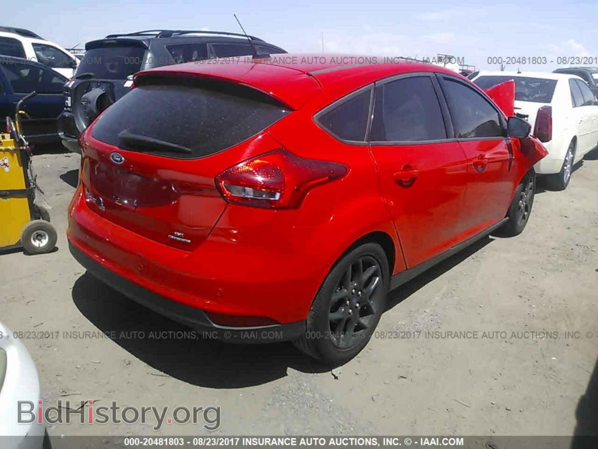 2016 Ford Focus - VIN: 1FADP3K22GL286199 - Photo 4