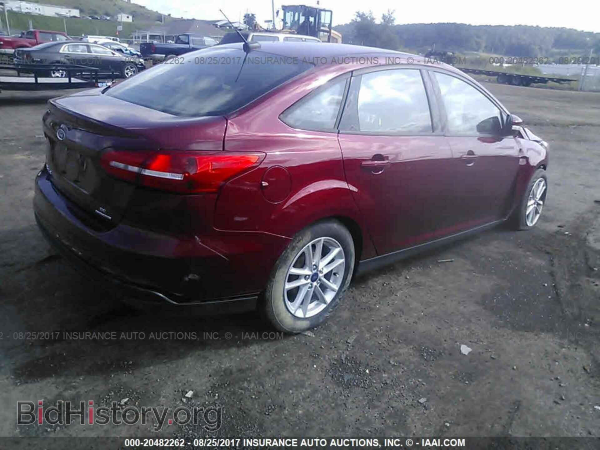 2016 Ford Focus - VIN: 1FADP3F22GL336030 - Photo 4
