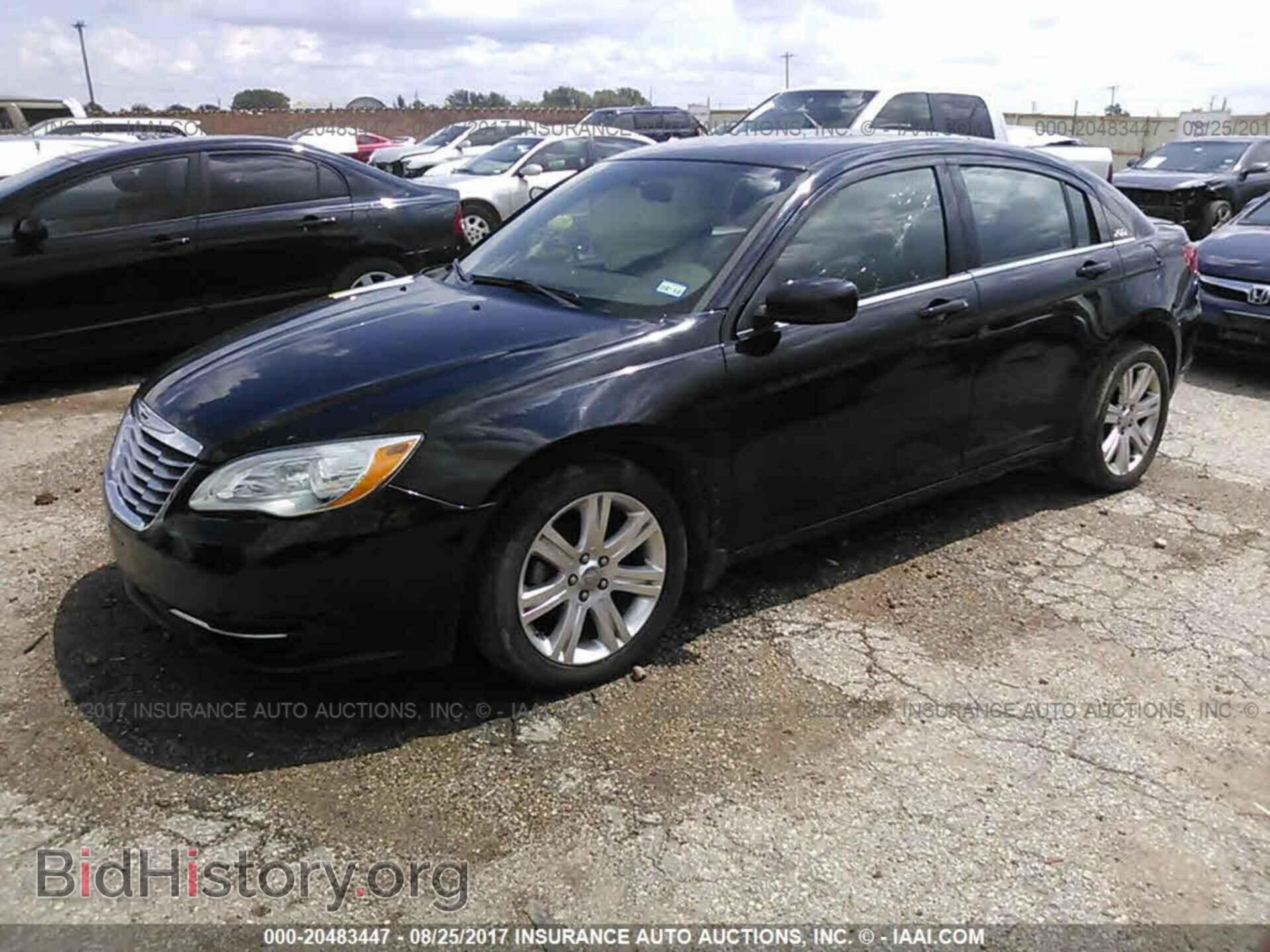 2013 Chrysler 200 - VIN: 1C3CCBAB1DN647794 - Photo 2