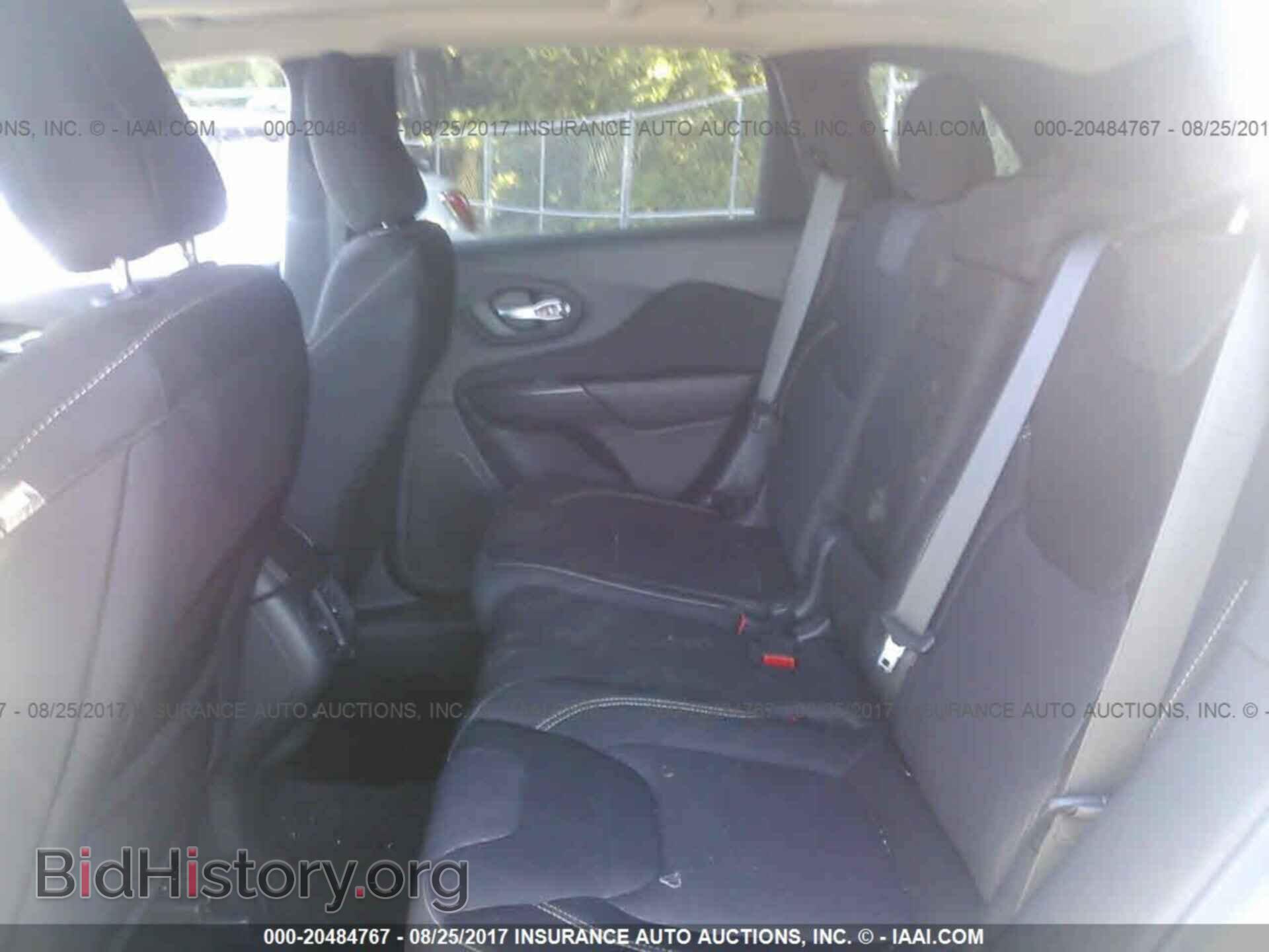 2015 Jeep Cherokee - VIN: 1C4PJMCS4FW567964 - Photo 8