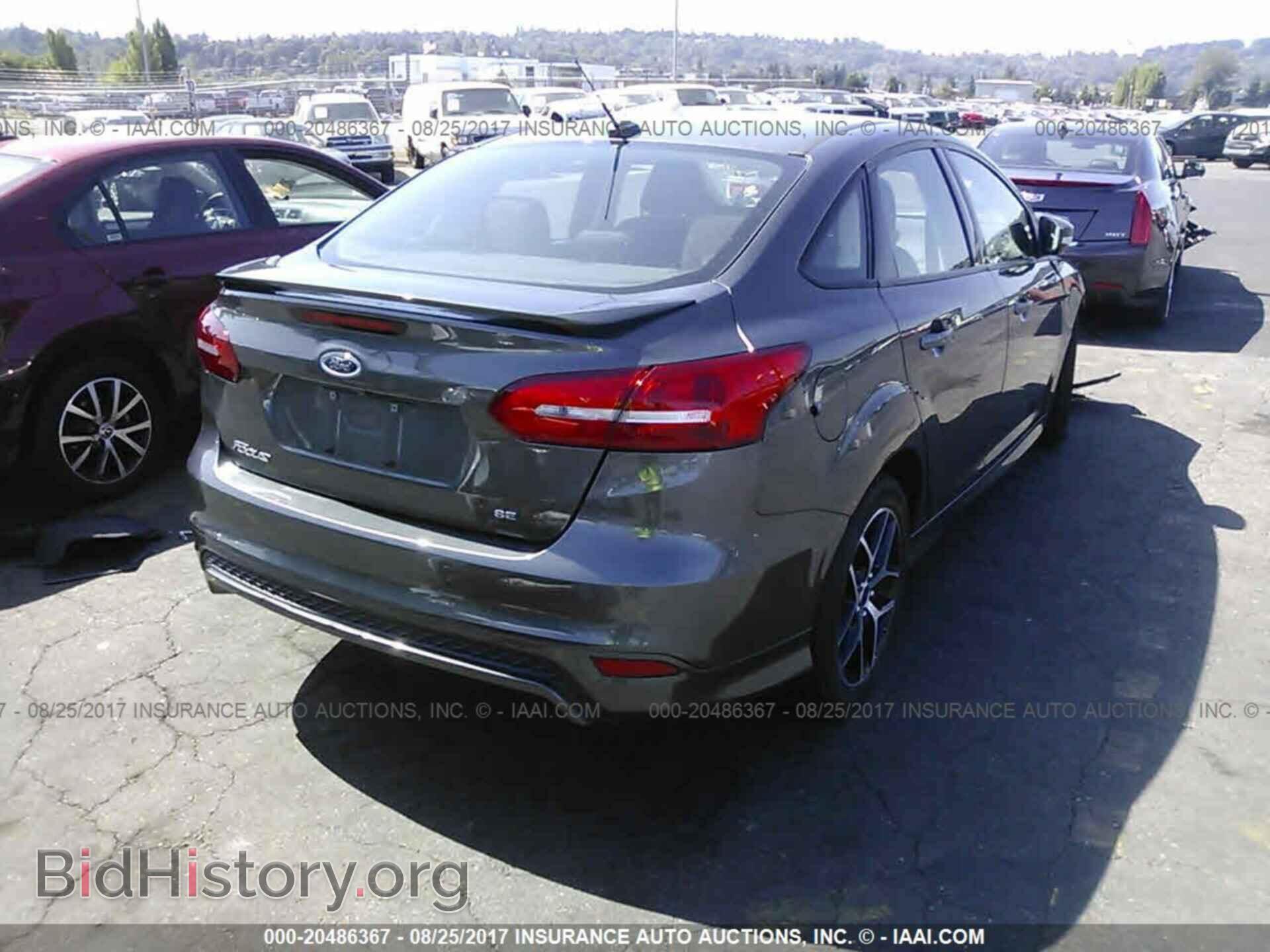 2016 Ford Focus - VIN: 1FADP3F27GL331521 - Photo 4
