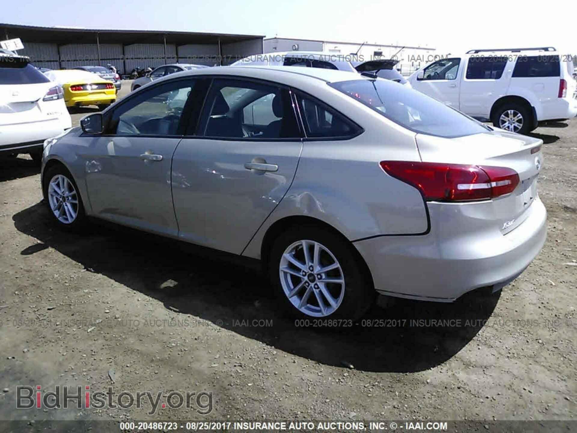 2015 Ford Focus - VIN: 1FADP3F2XFL307955 - Photo 3