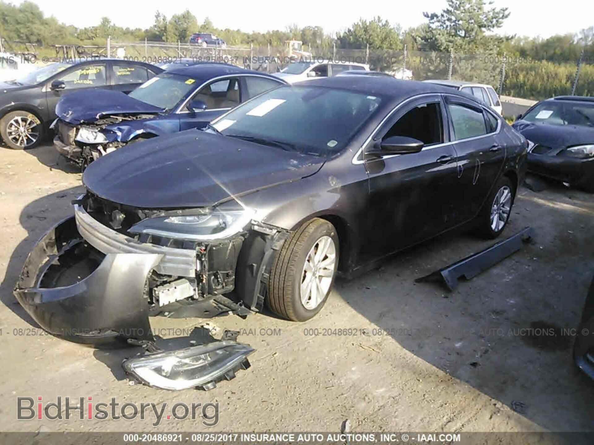 2016 Chrysler 200 - VIN: 1C3CCCAB9GN136571 - Photo 2