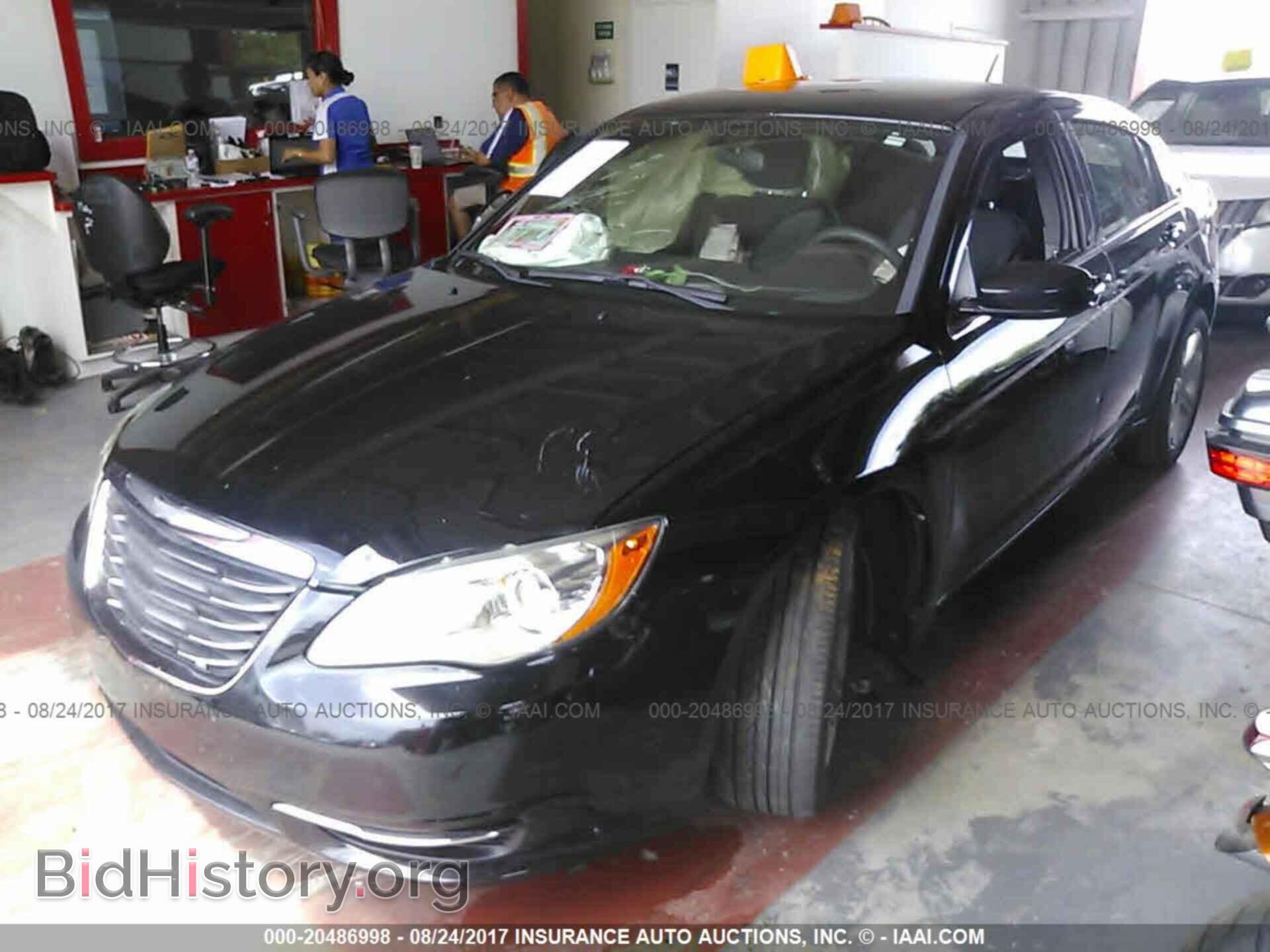 2013 Chrysler 200 - VIN: 1C3CCBAB5DN671662 - Photo 2