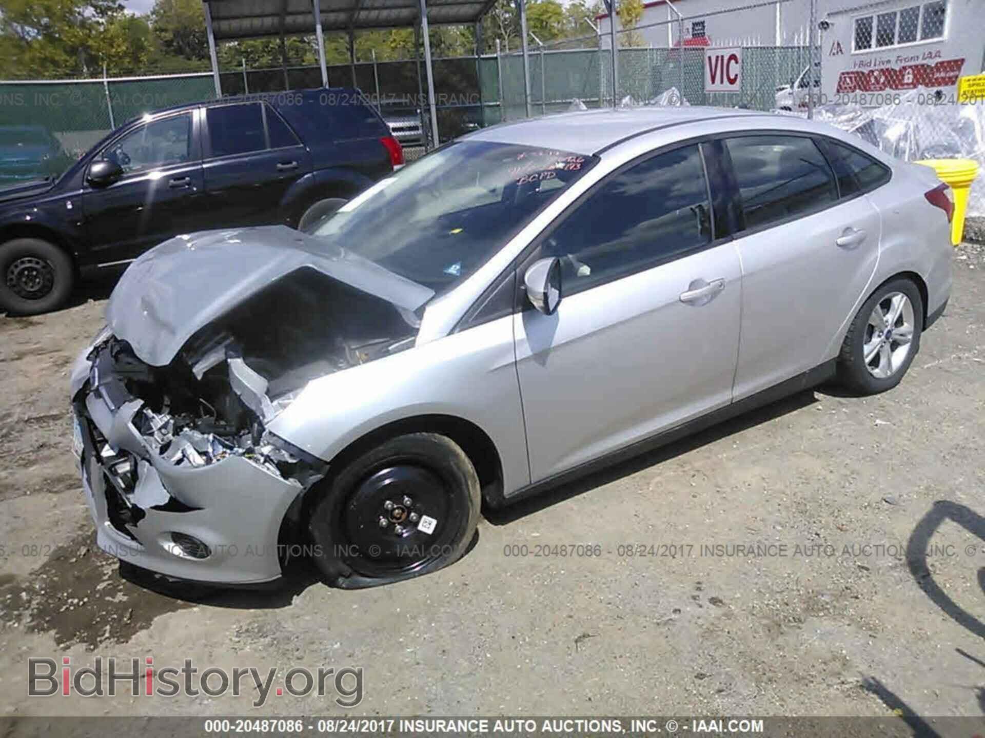 2013 Ford Focus - VIN: 1FADP3F21DL318646 - Фото 2
