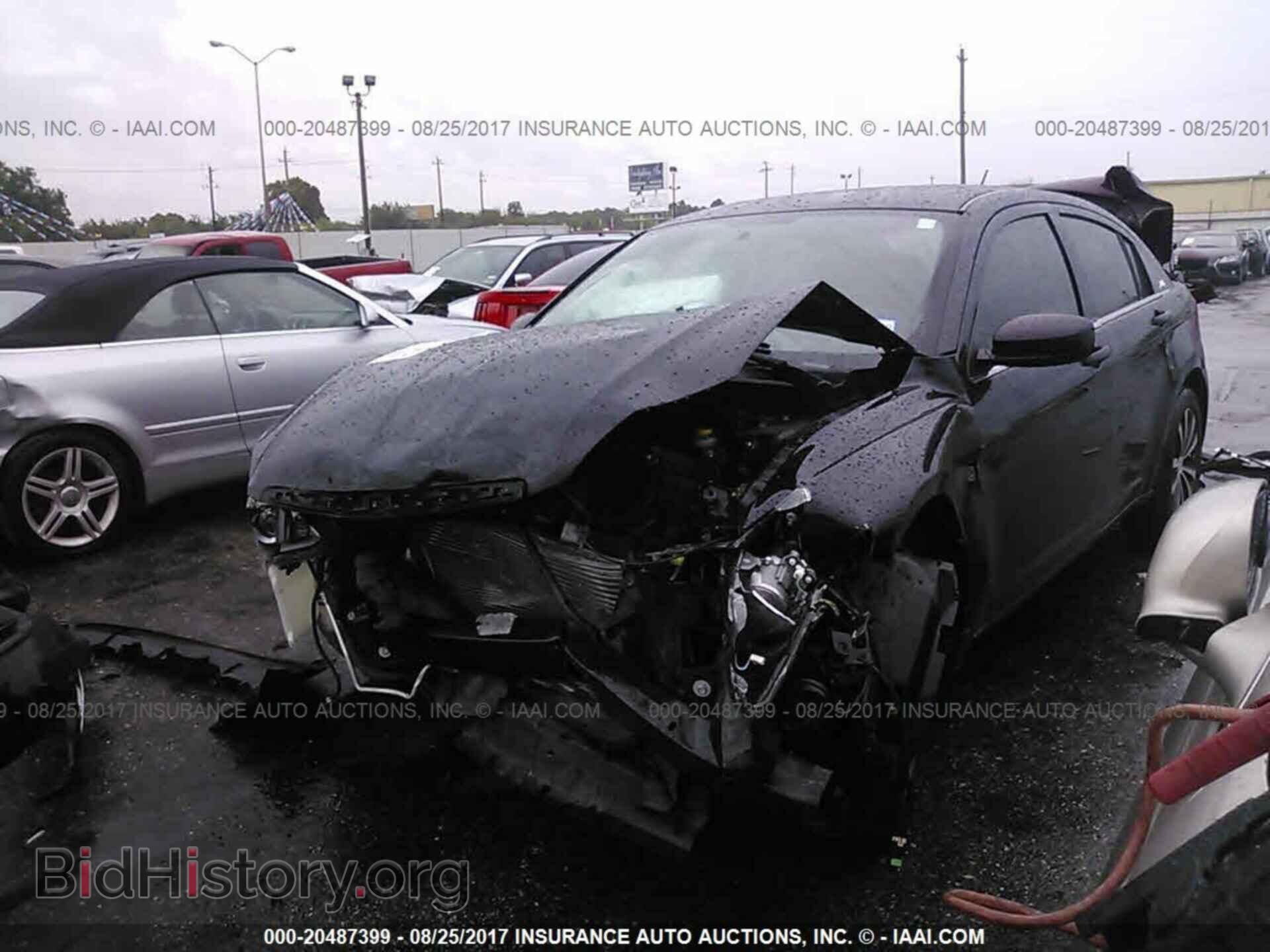 2013 Chrysler 200 - VIN: 1C3CCBBB8DN728077 - Photo 2