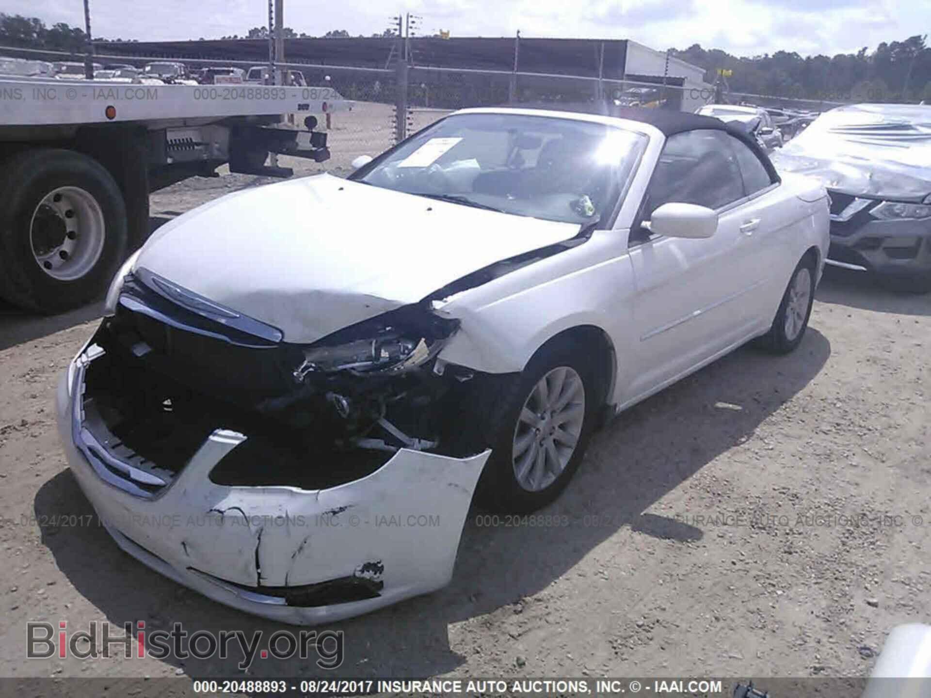 2012 Chrysler 200 - VIN: 1C3BCBEGXCN276022 - Фото 2