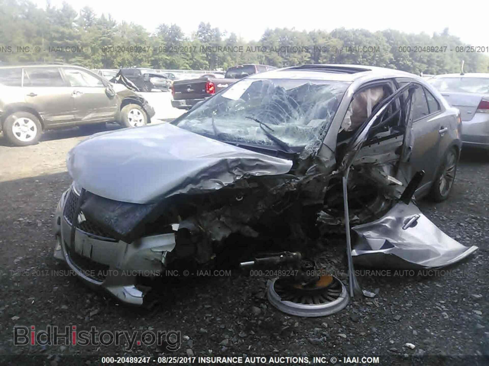 2011 Suzuki Kizashi - VIN: JS2RF9A68B6110149 - Фото 2