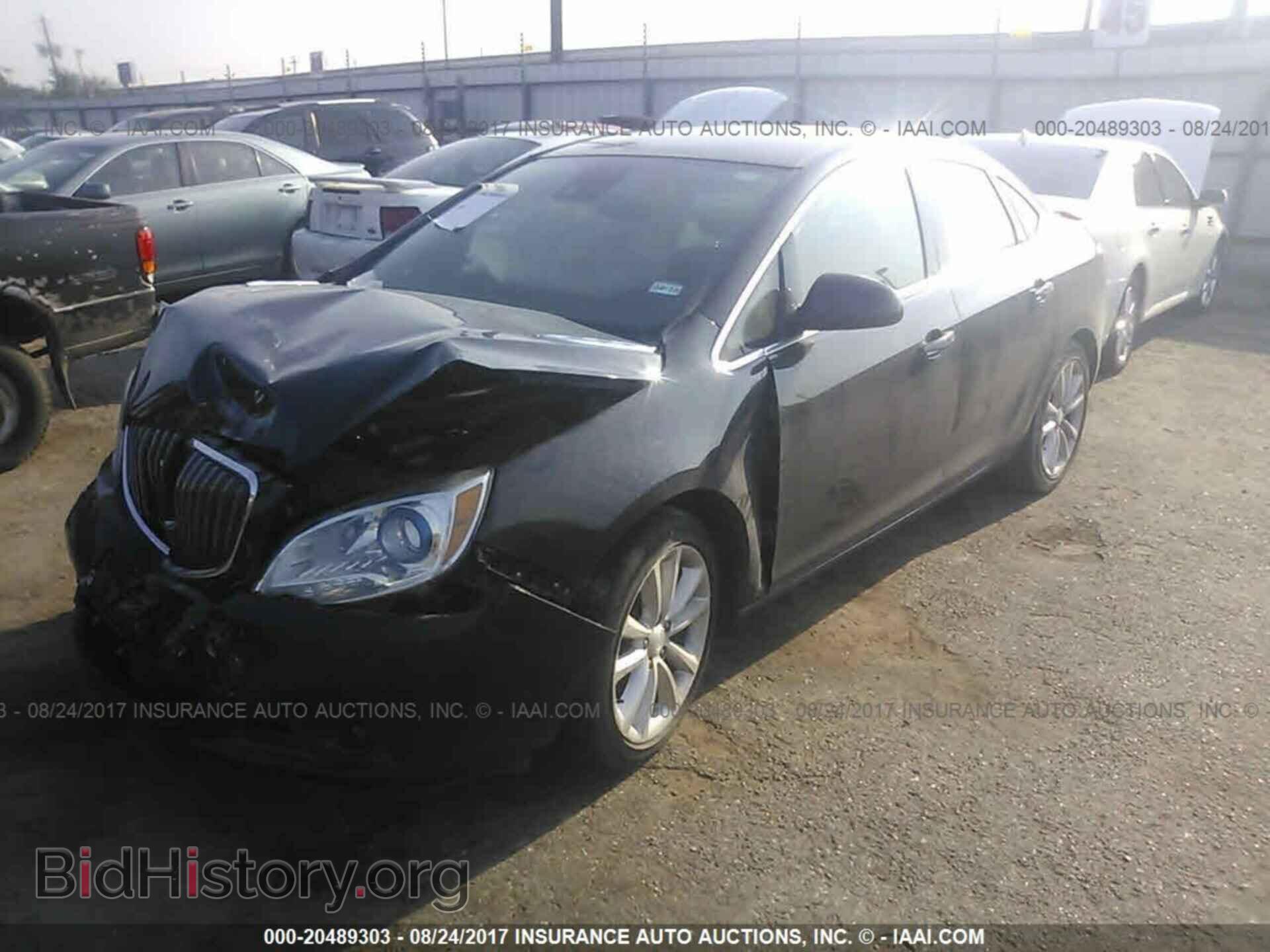 2014 Buick Verano - VIN: 1G4PR5SK2E4103805 - Photo 2