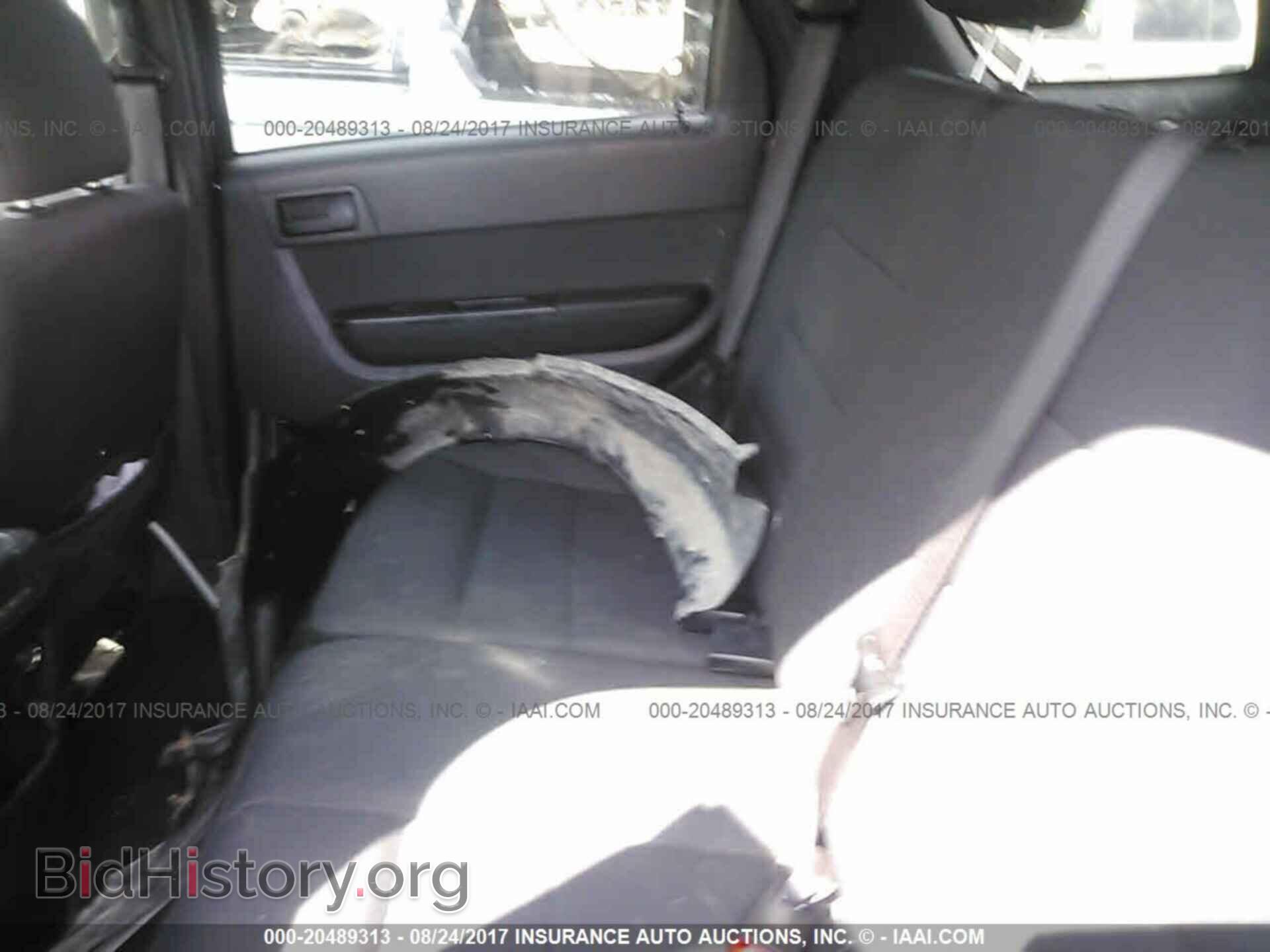 2011 Ford Escape - VIN: 1FMCU9D77BKB87401 - Photo 8